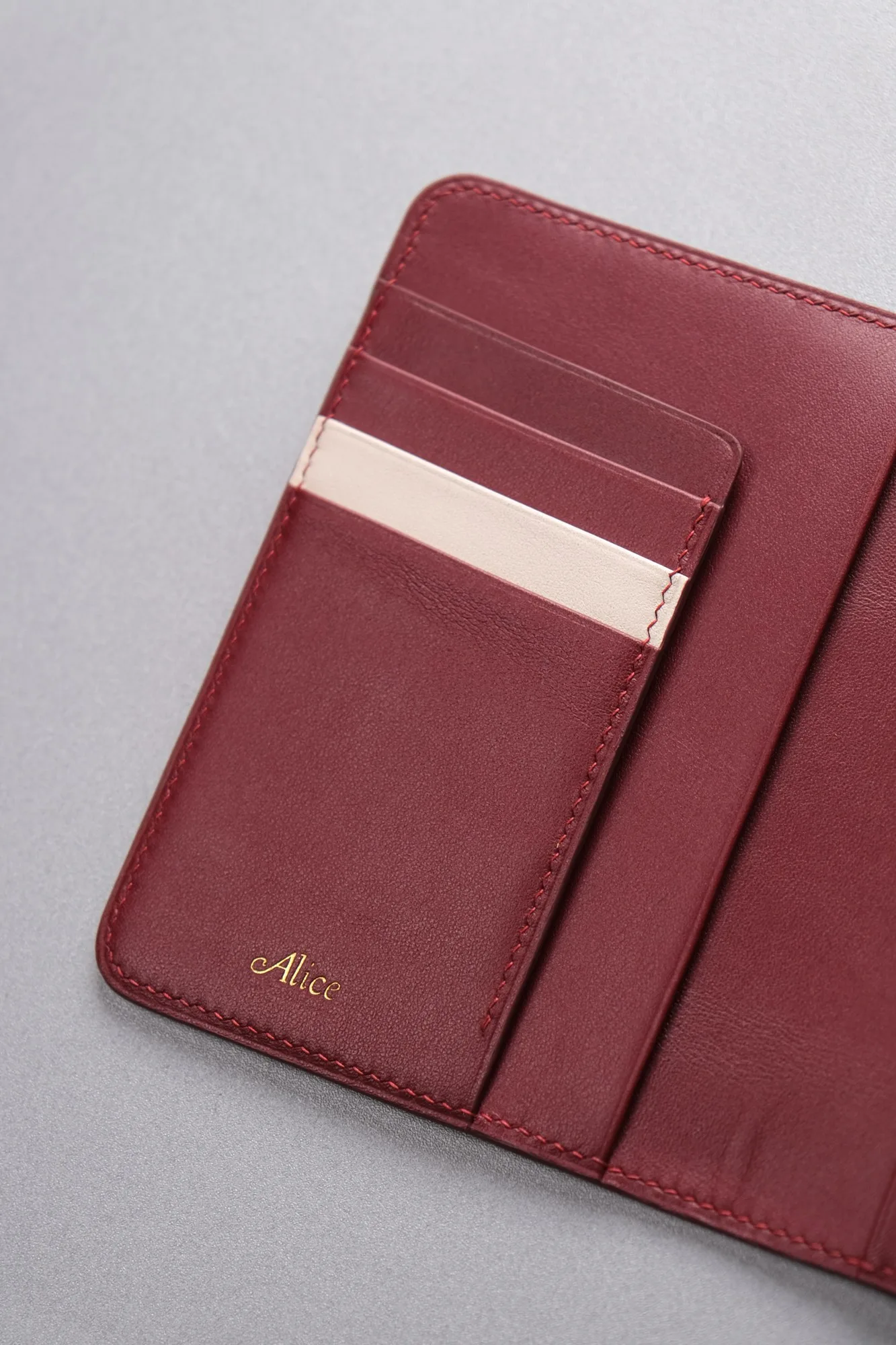 Ảnh Bao da hộ chiếu đỏ rượu phối kem quai cài chữ H - Koi Leather