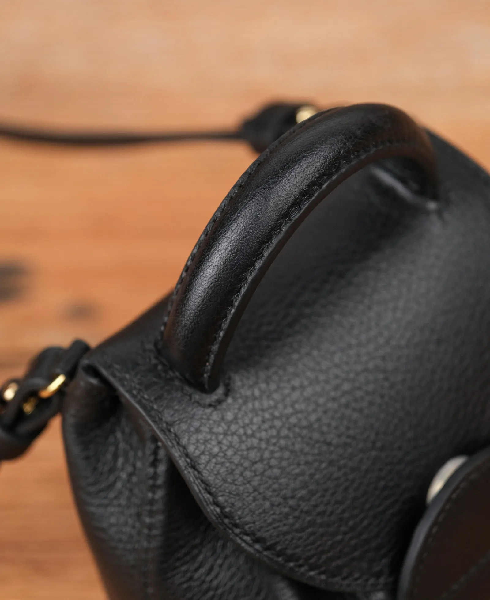 Ảnh Studio Túi mini da Togo màu đen quai xách kèm dây đeo chéo - Koi Leather