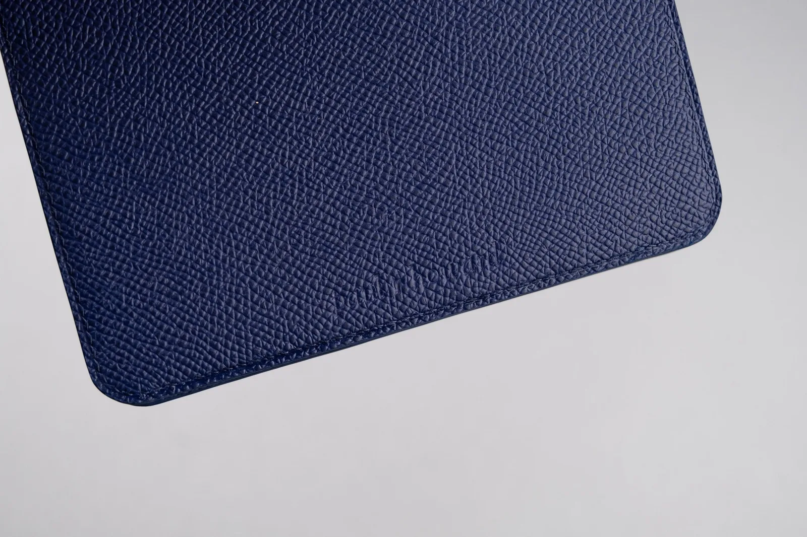 Ảnh Bao da hộ chiếu da Epsom màu xanh navy phối ngăn thẻ và SIM - Koi Leather