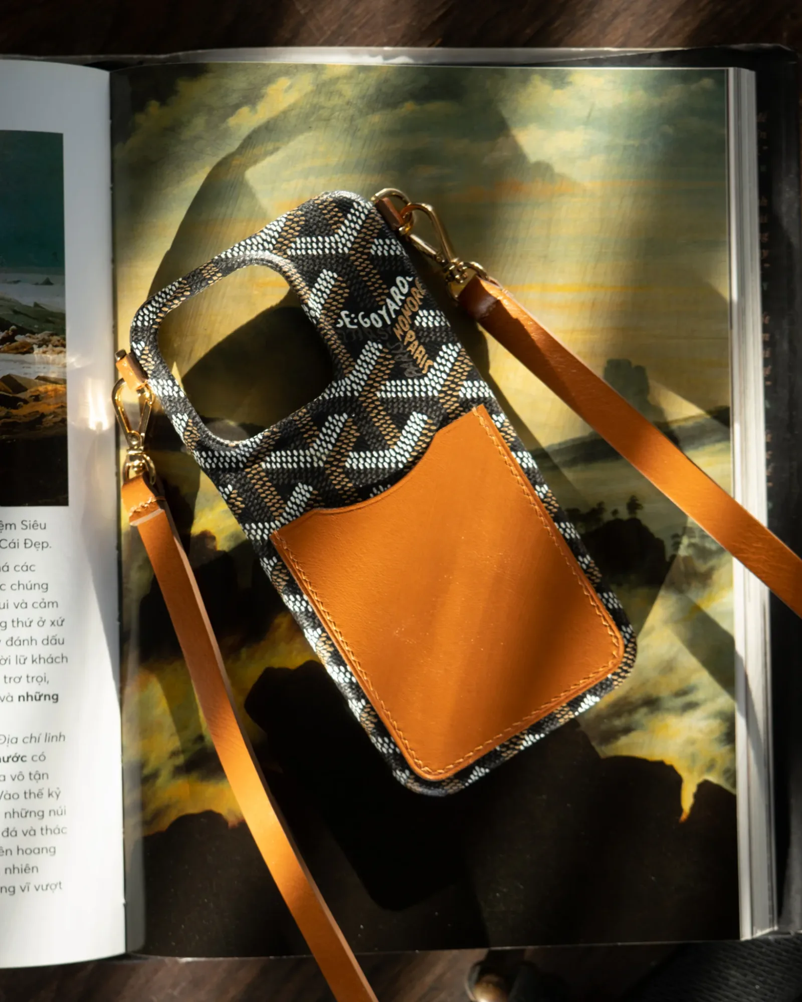 Ảnh Studio Ốp đt 15pro - KOI Leather