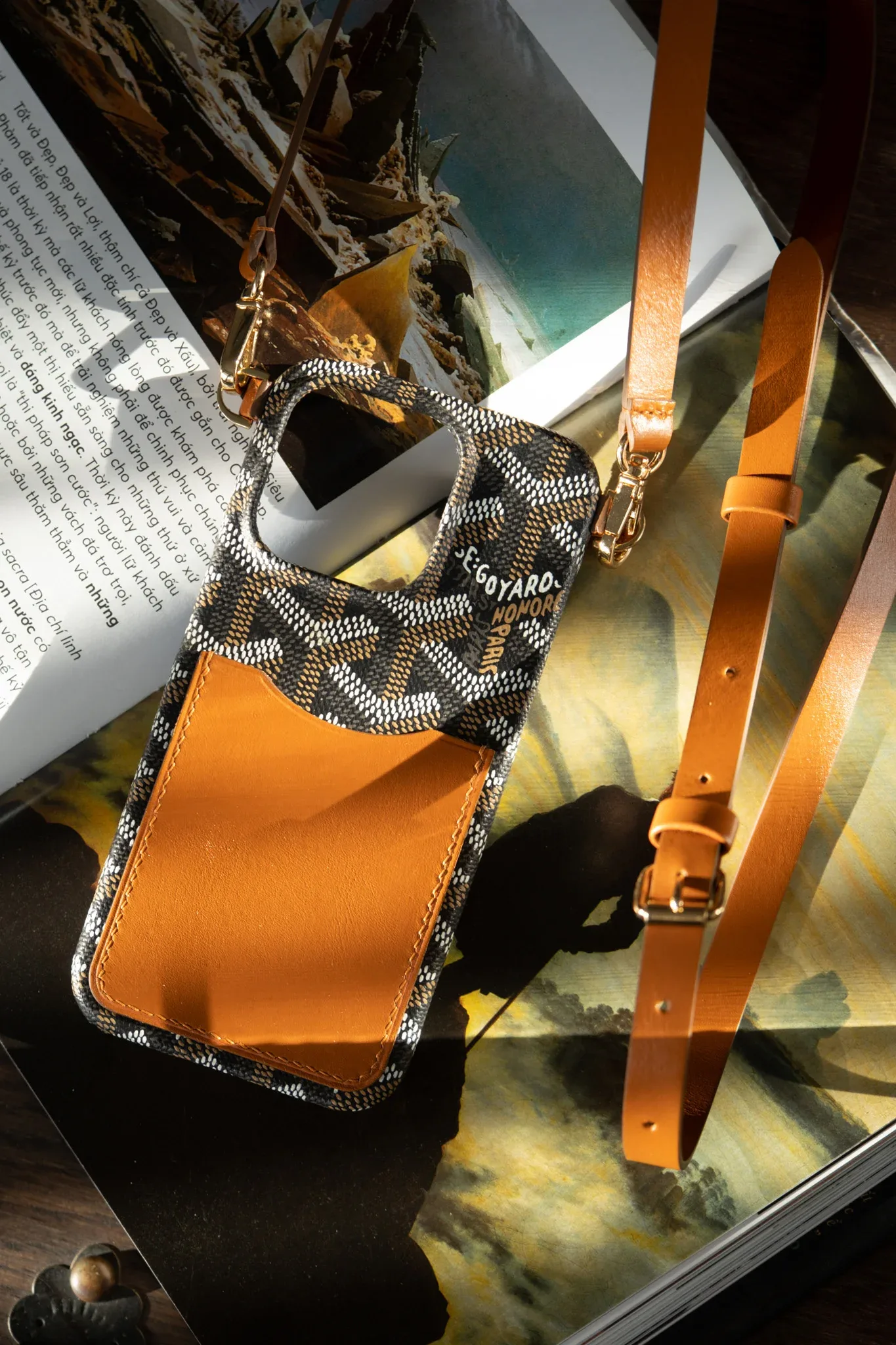 Ảnh Studio Ốp đt 15pro - KOI Leather