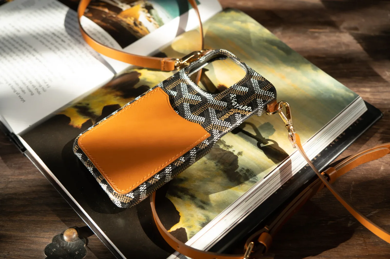 Ảnh Studio Ốp đt 15pro - KOI Leather