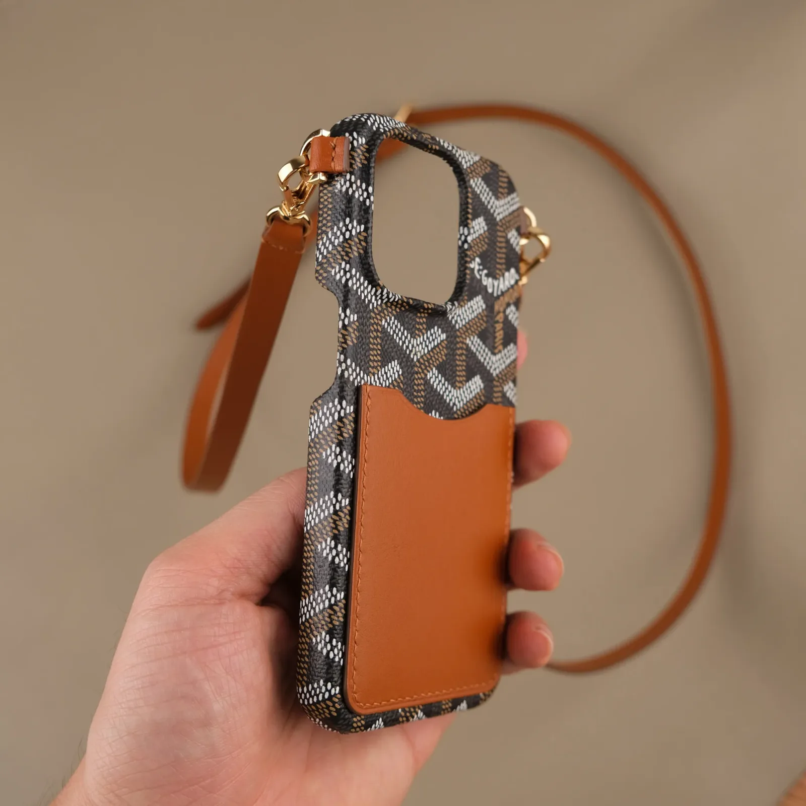 Ảnh Studio Ốp đt 15pro - KOI Leather