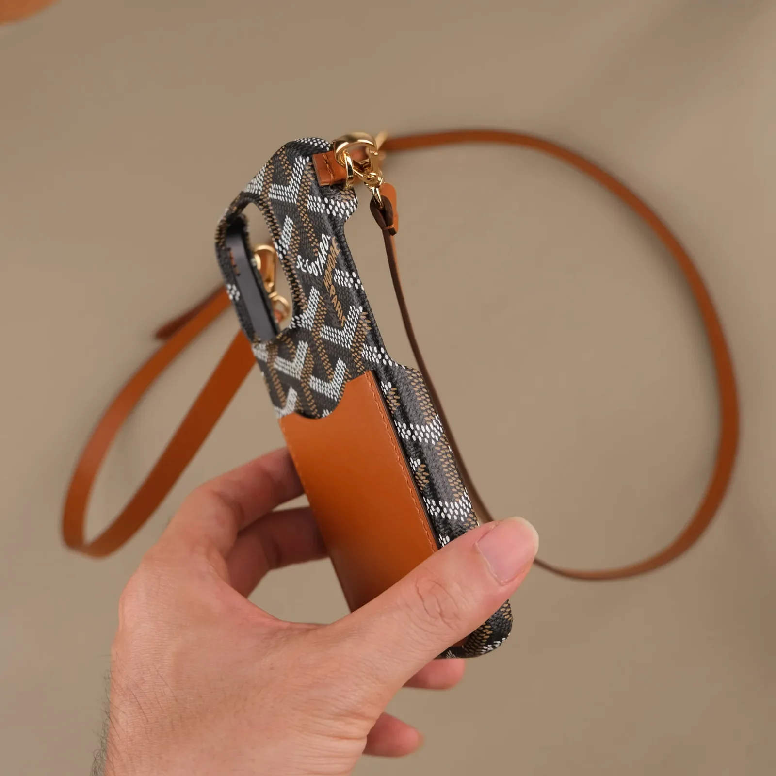 Ảnh Studio Ốp đt 15pro - KOI Leather