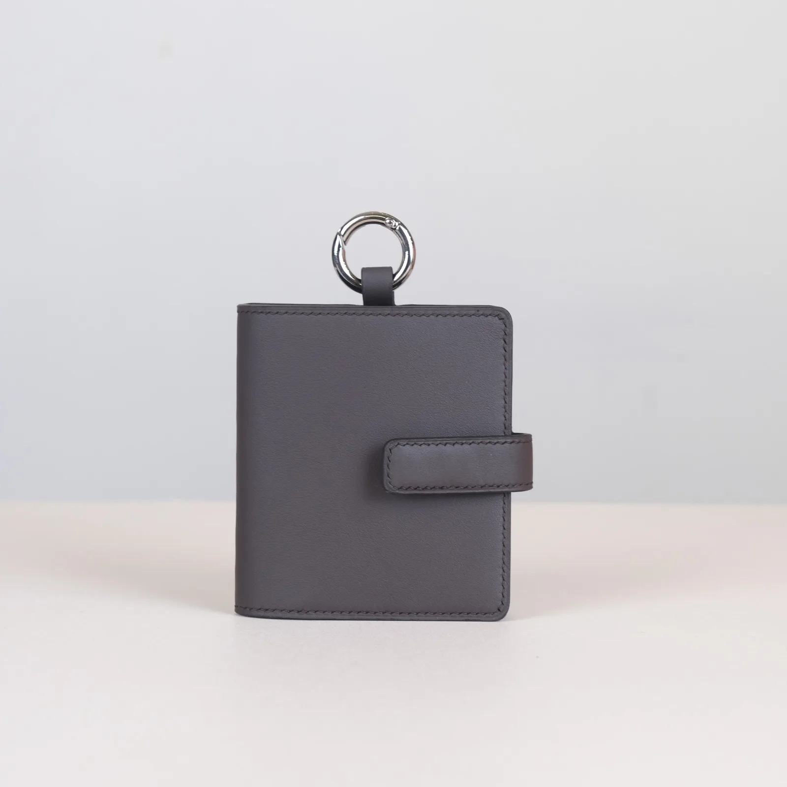 Ảnh Studio Bao da điện thoại gập kèm ví thẻ da bò màu xám - Koi Leather