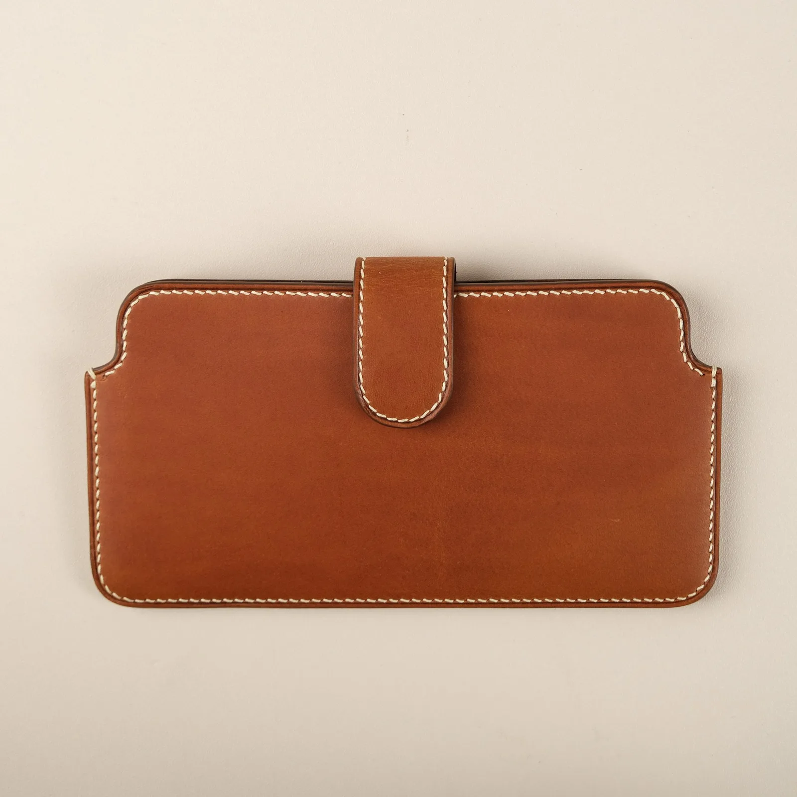 Ảnh Studio Bao da điện thoại da Minerva màu vàng bò có quai gài - Koi Leather