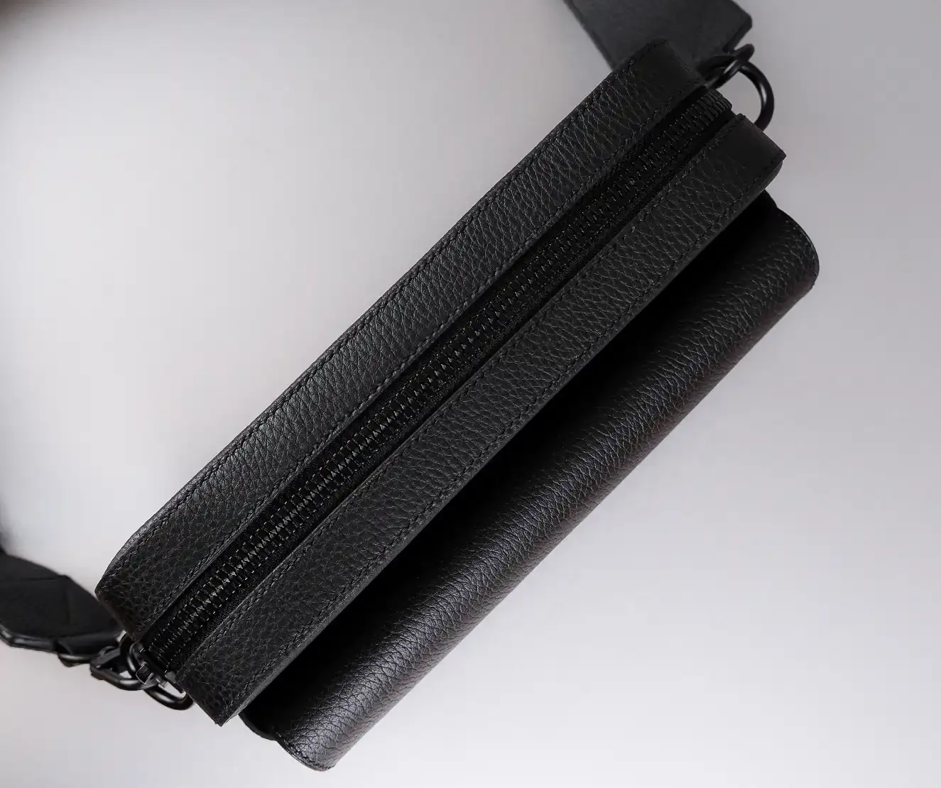 Messenger Bag – Da Bò vân Togo - Black - Hình 6