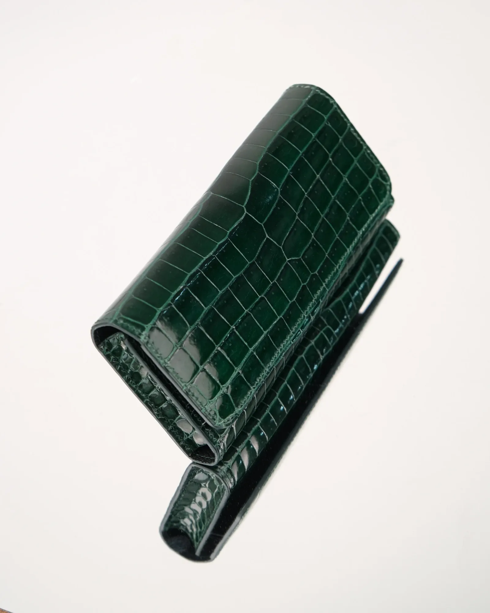 Ảnh Studio Ví dài cá sâu - Koi Leather