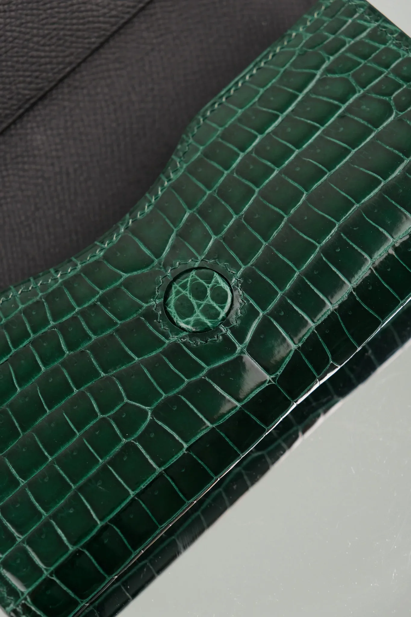 Ảnh Studio Ví dài cá sâu - Koi Leather
