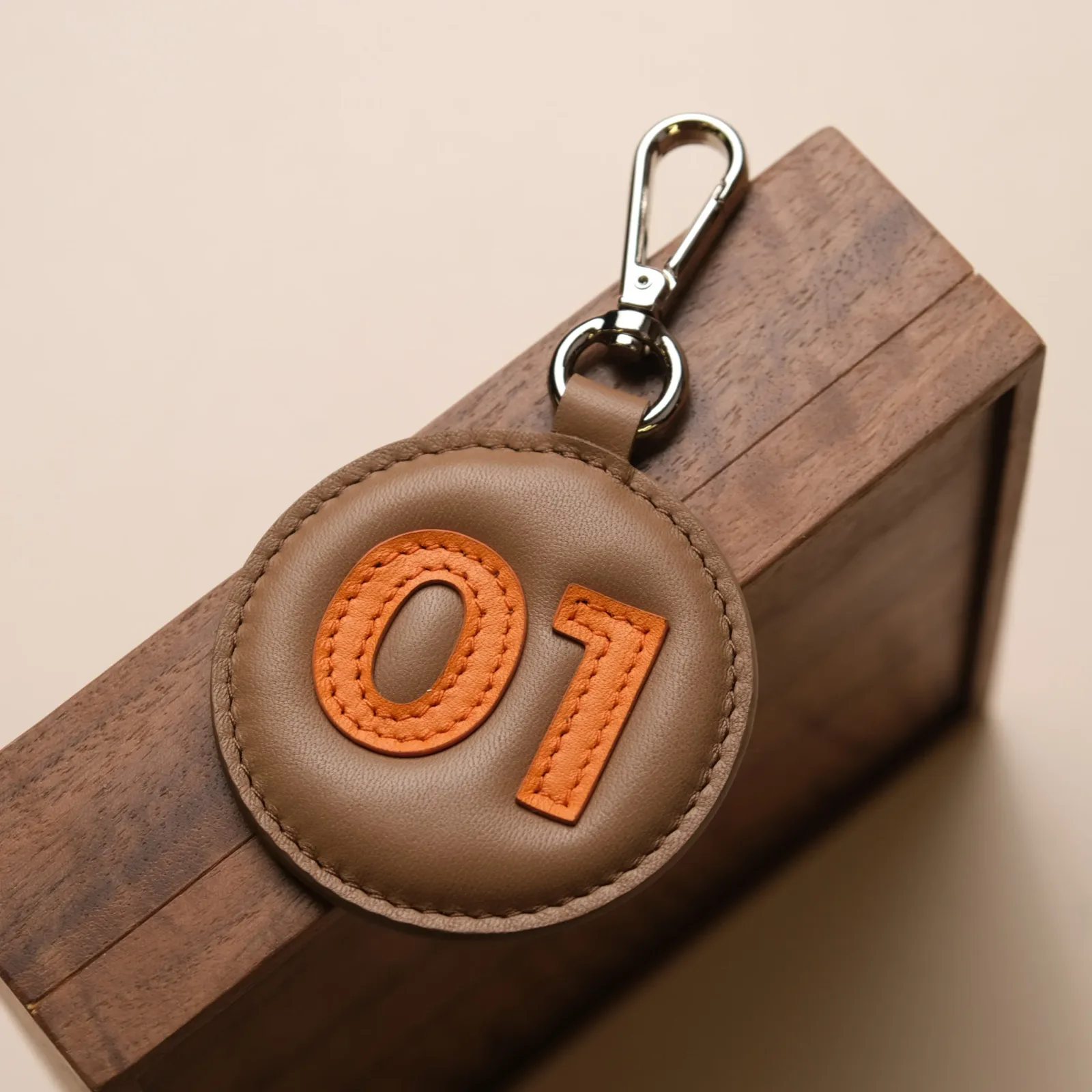 Ảnh Studio Tag da - KOI Leather