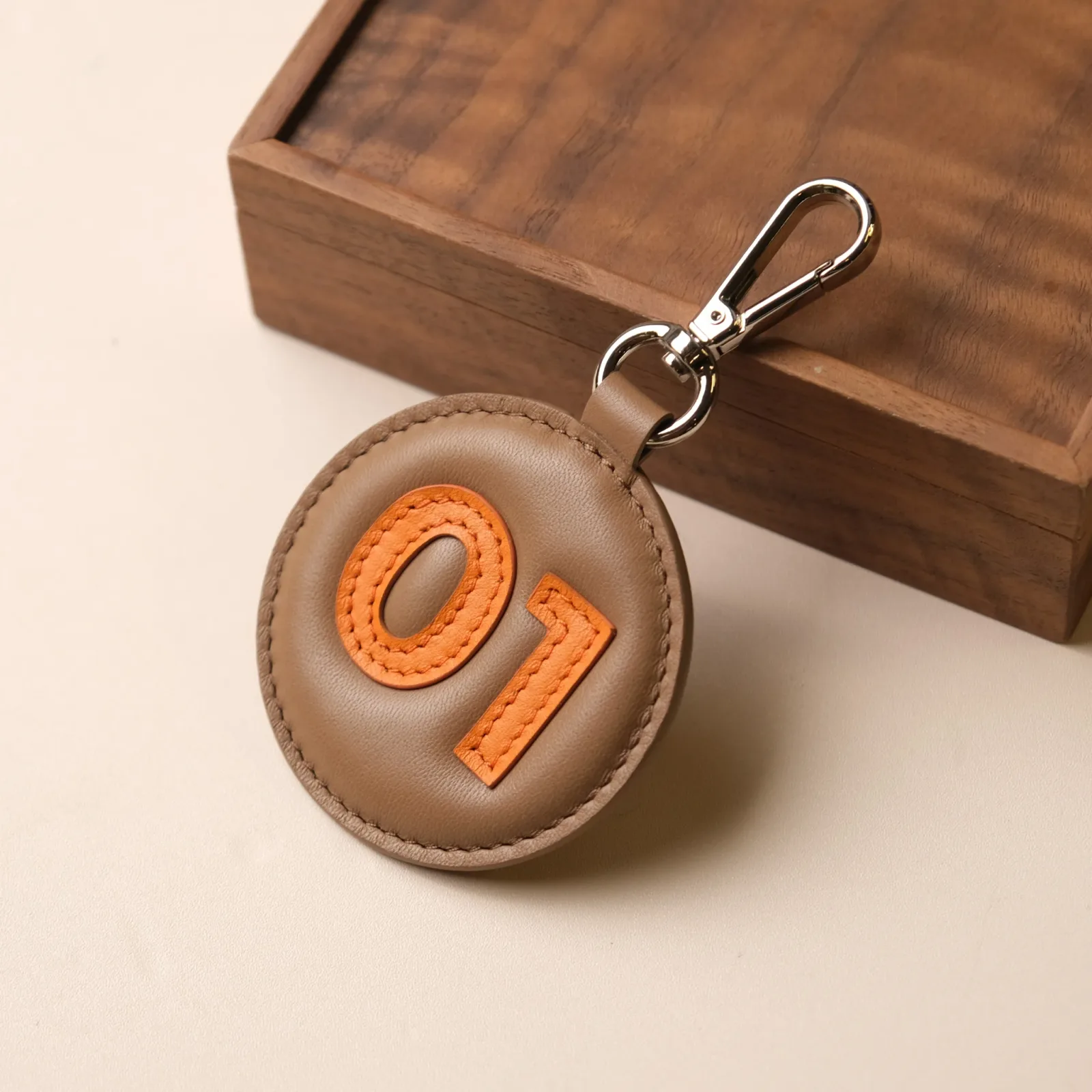 Ảnh Studio Tag da - KOI Leather