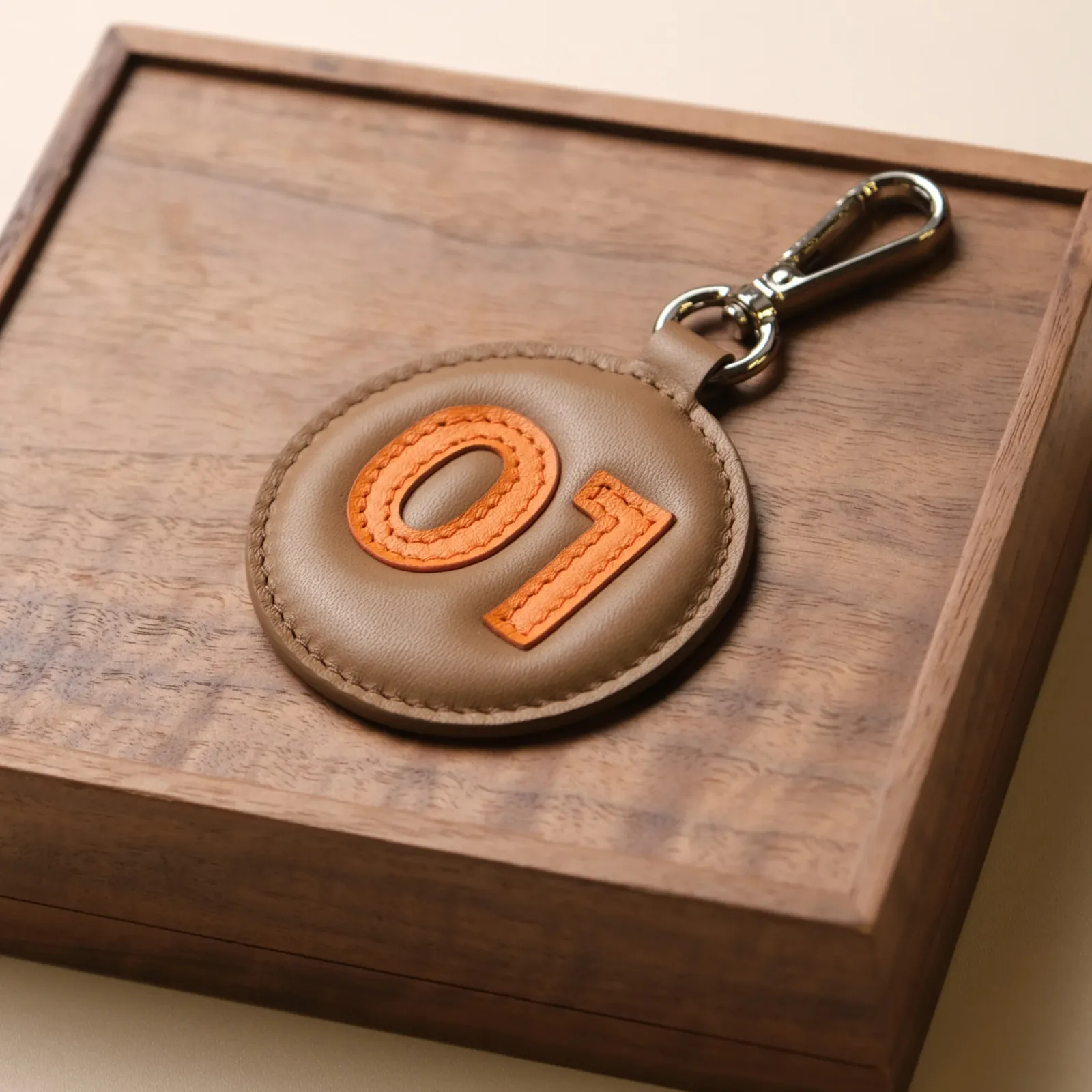Ảnh Studio Tag da - KOI Leather