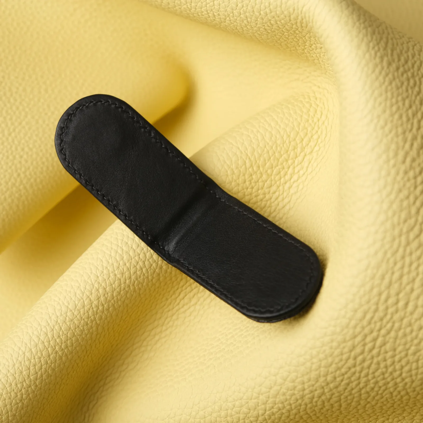 Ảnh Studio Money Clip Caviar Đen phụ kiện riêng - Koi Leather