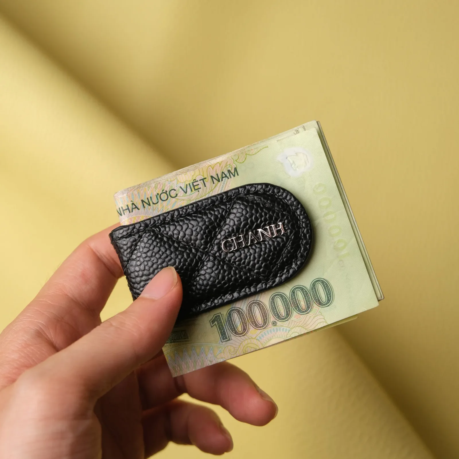 Ảnh Studio Money Clip Caviar Đen phụ kiện riêng - Koi Leather