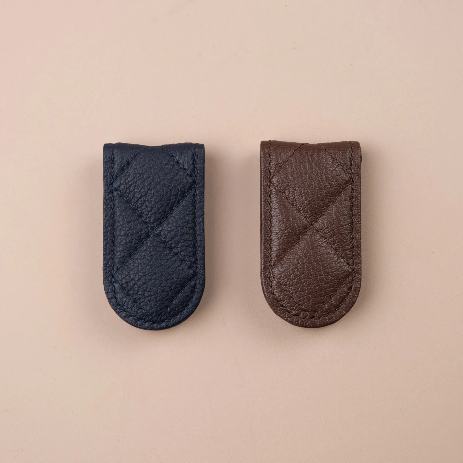Ảnh Studio Kẹp tiền da nam châm may chần trám - Koi Leather