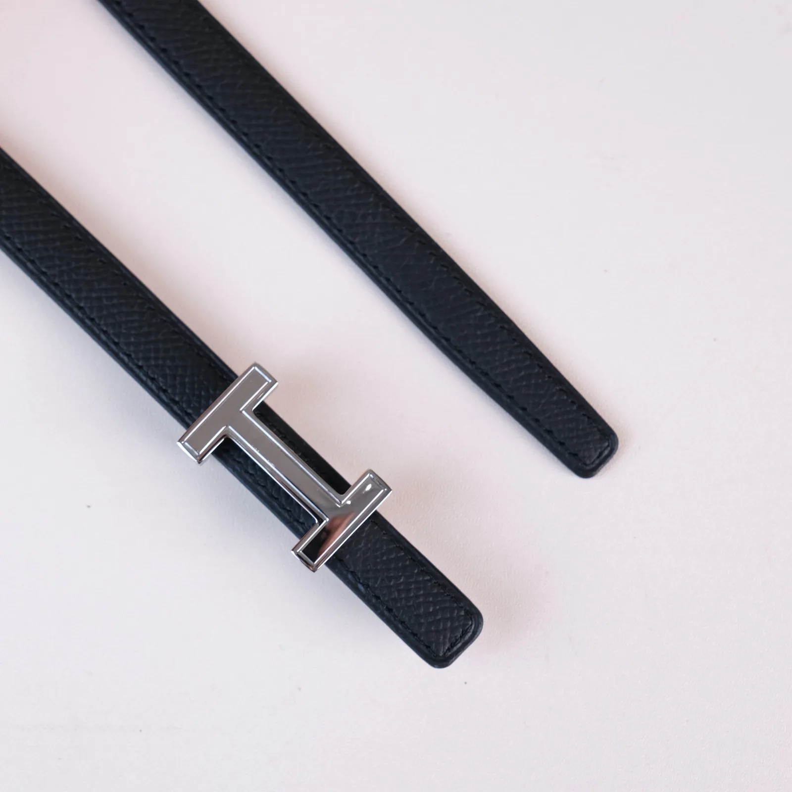 Ảnh Studio Dây lưng nữ da bò Epsom bản 18mm đen phối etoupe - Koi Leather