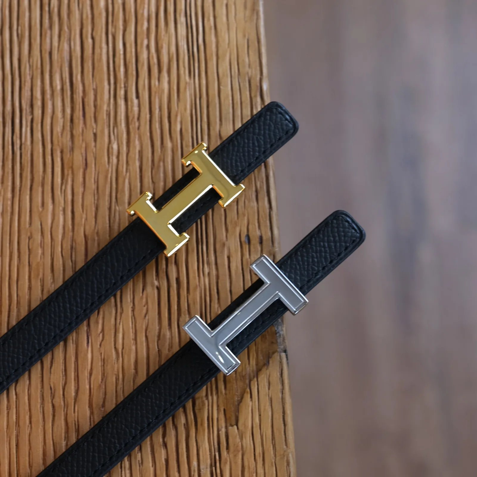 Ảnh Lifestyle Dây lưng nữ da bò Epsom bản 18mm đen phối etoupe - Koi Leather