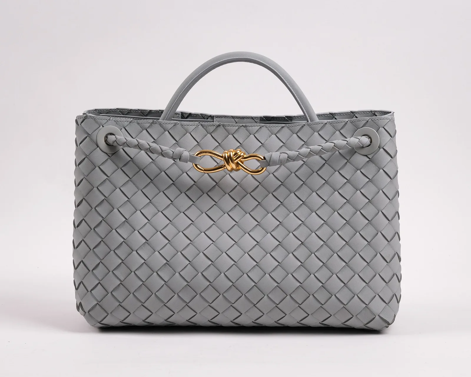 Ảnh Studio Túi xách da đan thủ công màu xám phối khoá thắt nút - Koi Leather