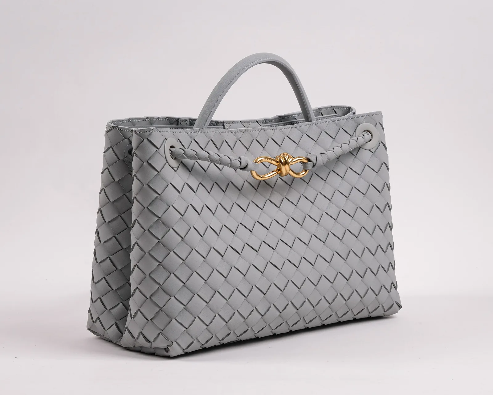 Ảnh Studio Túi xách da đan thủ công màu xám phối khoá thắt nút - Koi Leather