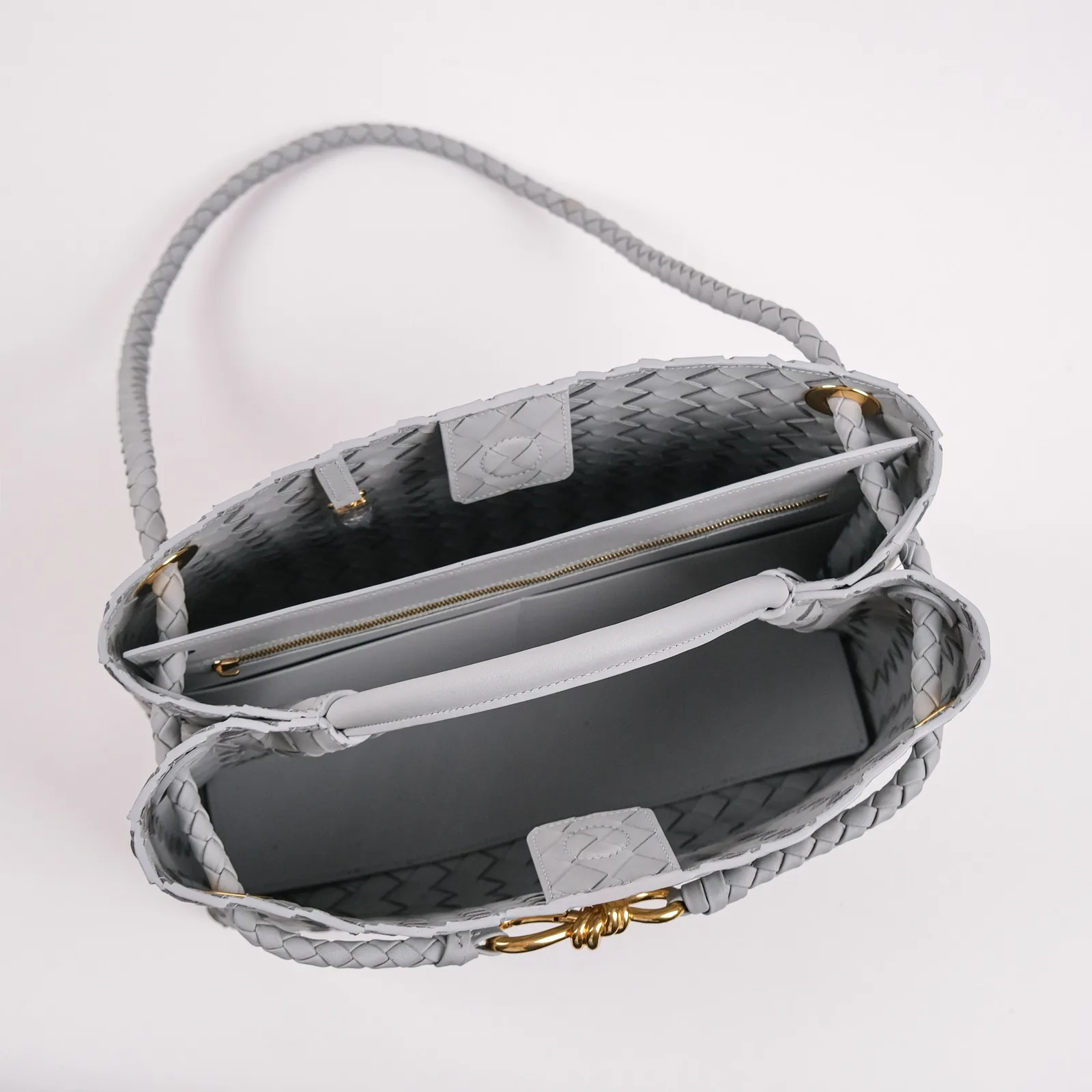 Ảnh Studio Túi xách da đan thủ công màu xám phối khoá thắt nút - Koi Leather