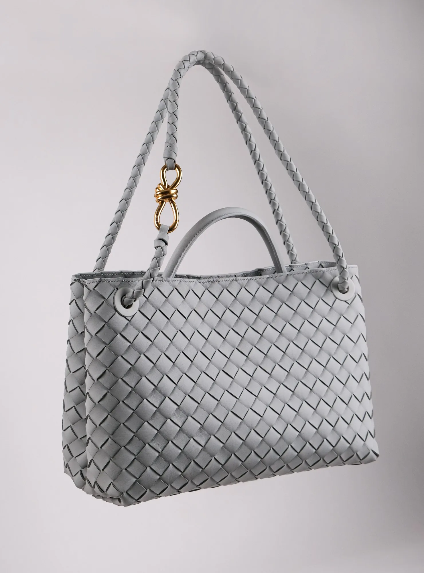 Ảnh Studio Túi xách da đan thủ công màu xám phối khoá thắt nút - Koi Leather