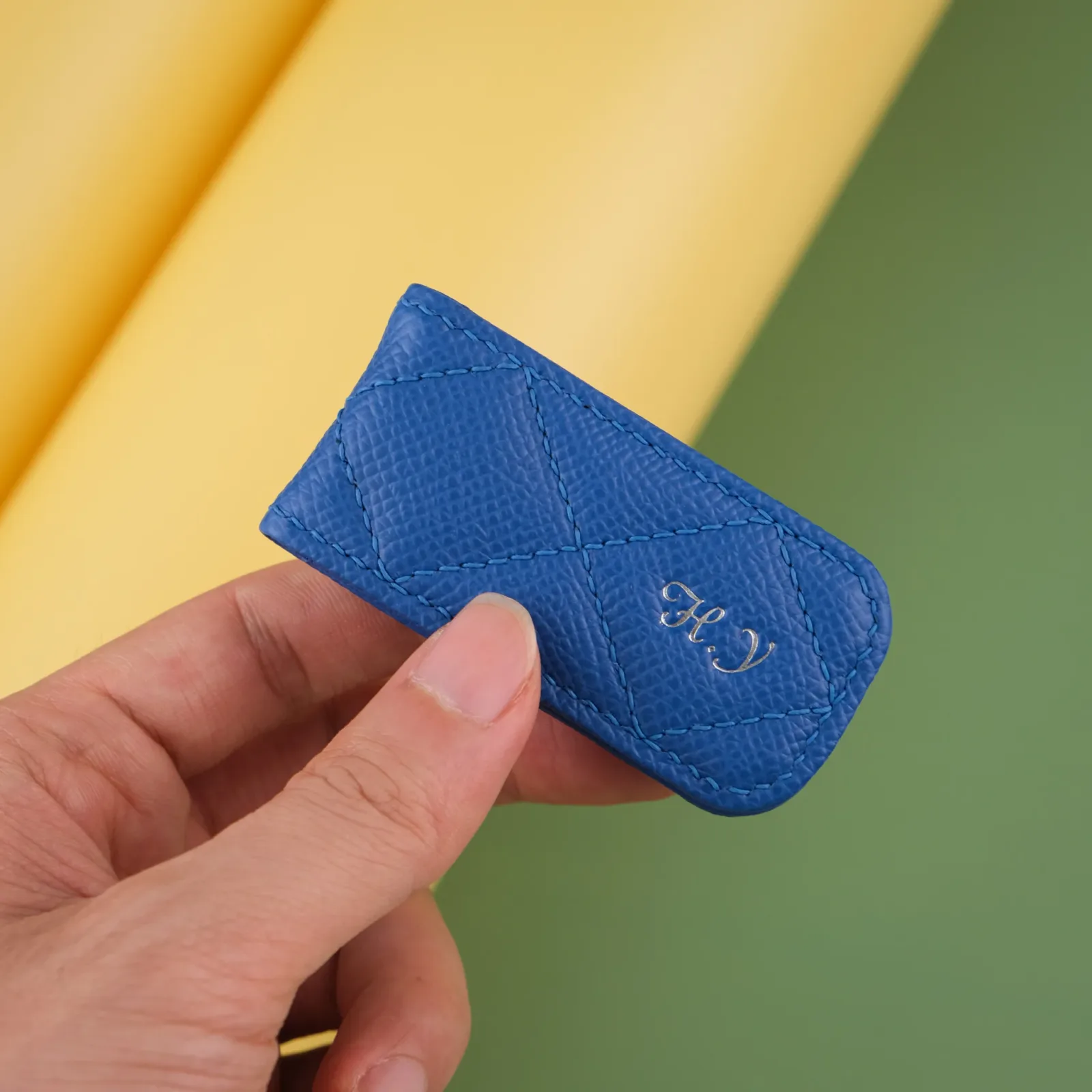 Ảnh Studio money clip - KOI Leather