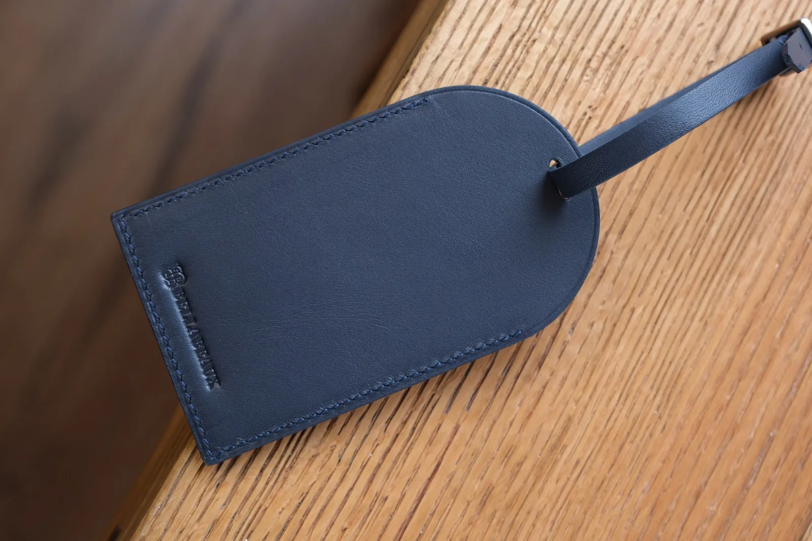 Ảnh Studio Bộ tag da hành lý và bao thẻ da bò nhiều màu - Koi Leather