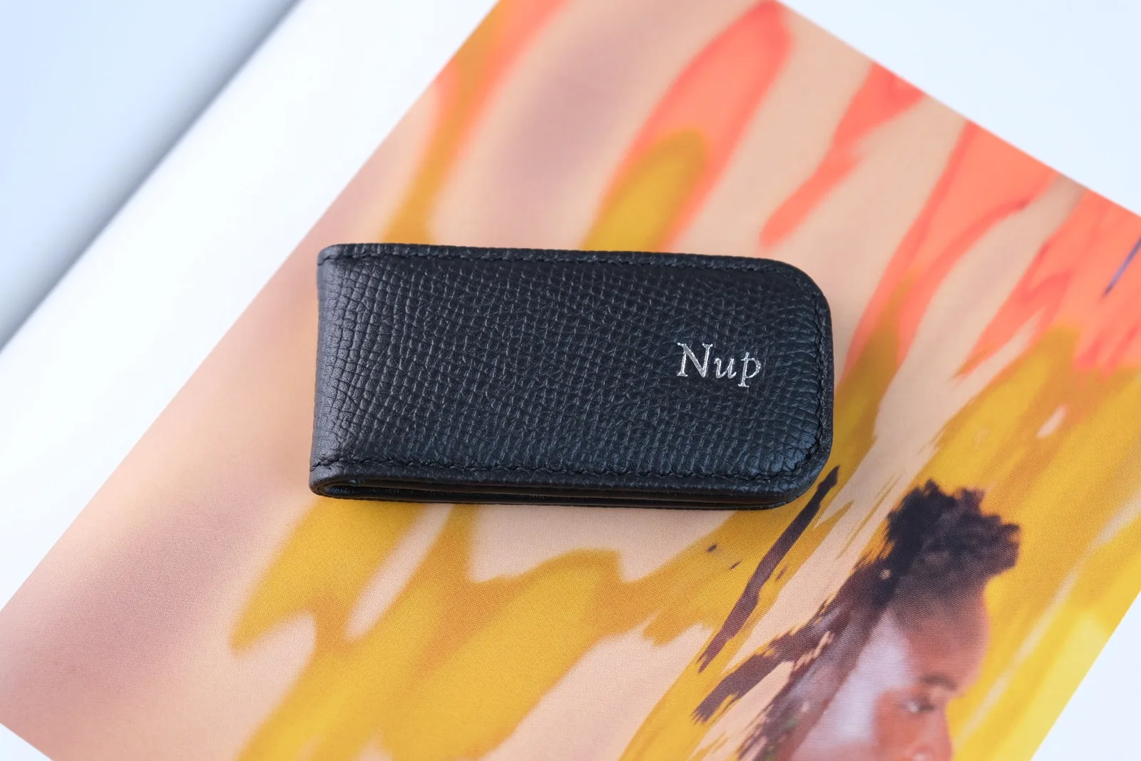 Ảnh Studio Kẹp tiền nam châm da Epsom màu đen - Koi Leather