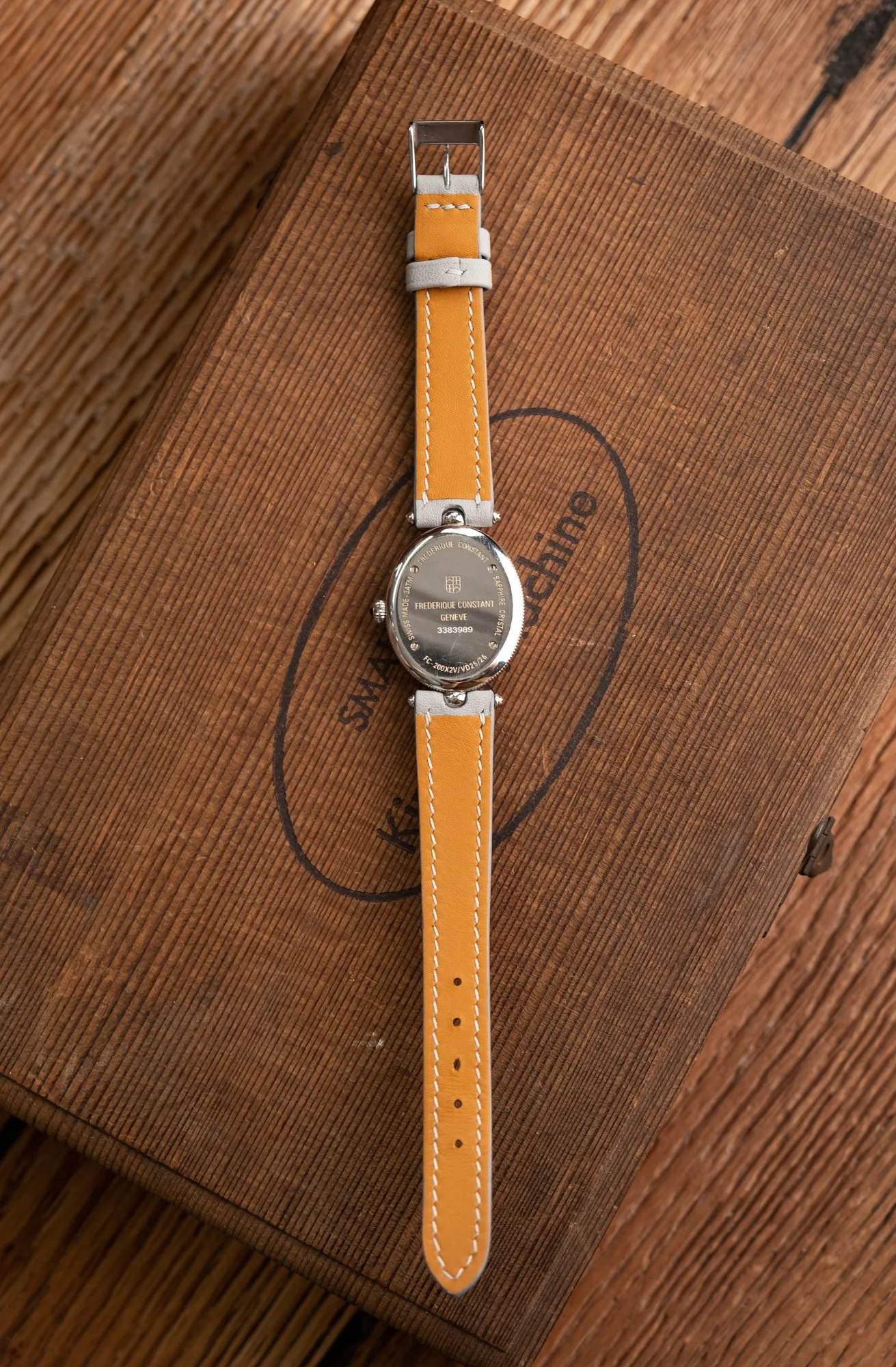 Ảnh Studio Dây đồng hồ da bò màu xám cho Frederique Constant - Koi Leather