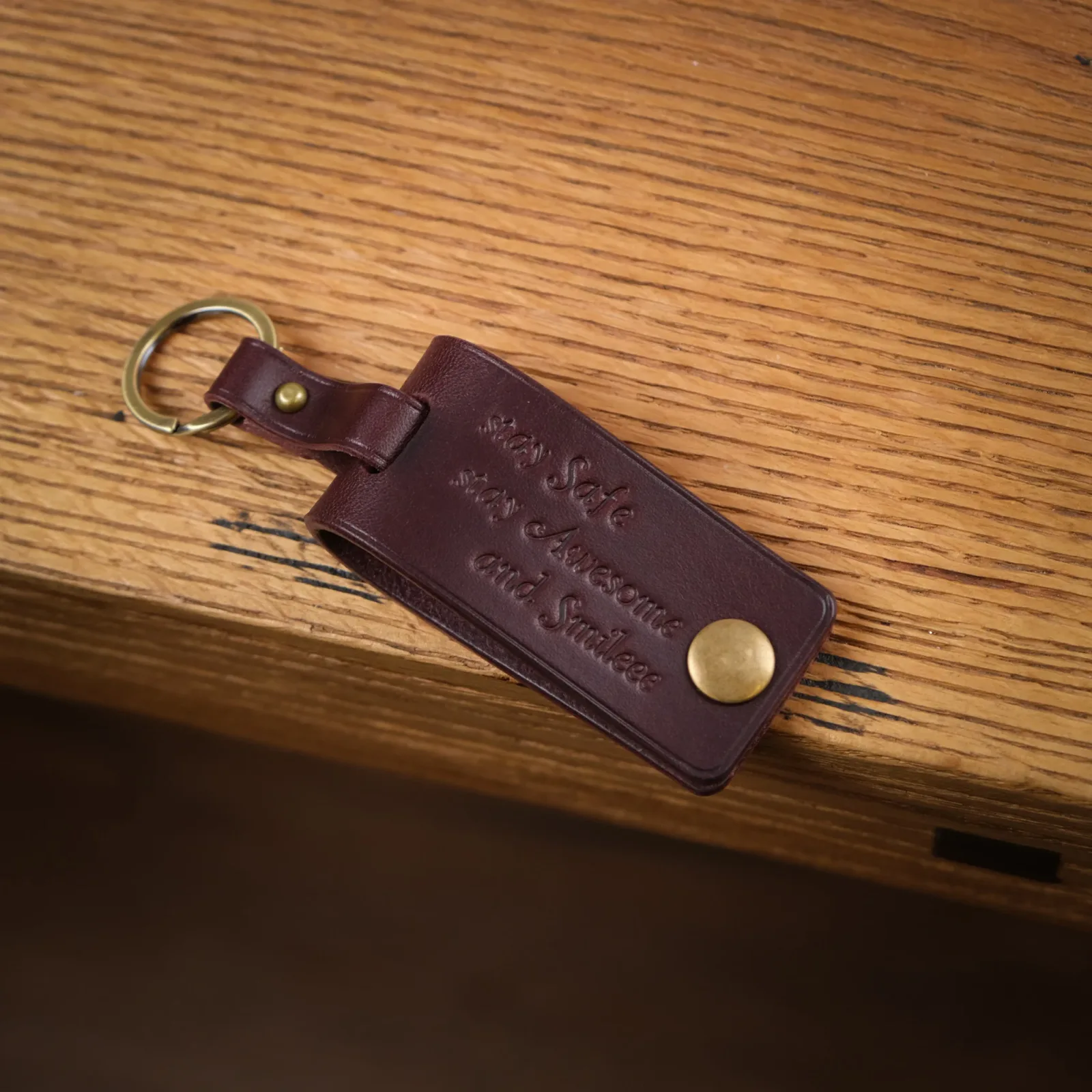 Ảnh Studio keychain - KOI Leather