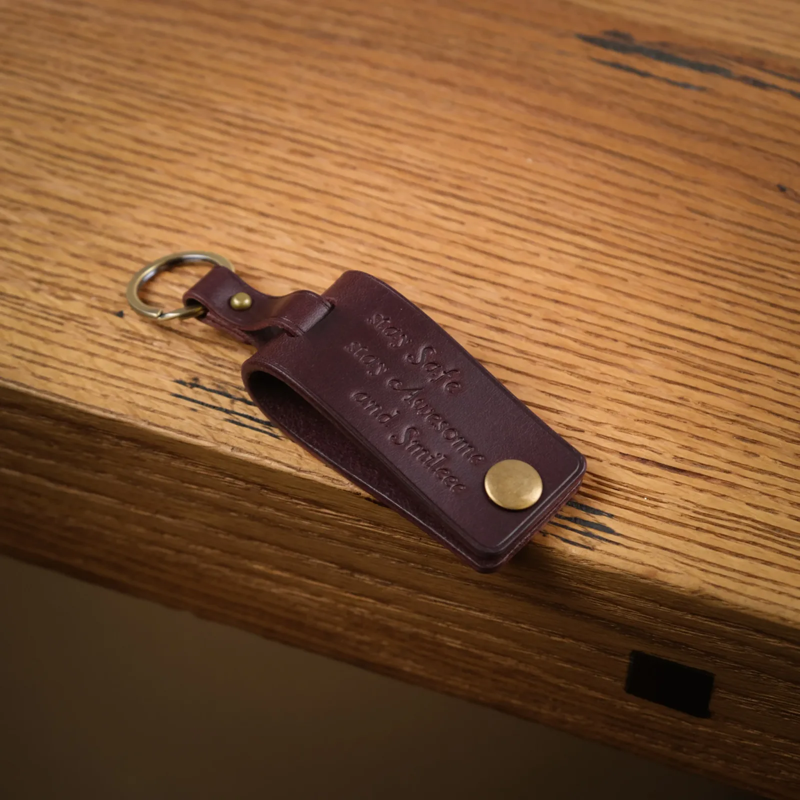 Ảnh Studio keychain - KOI Leather
