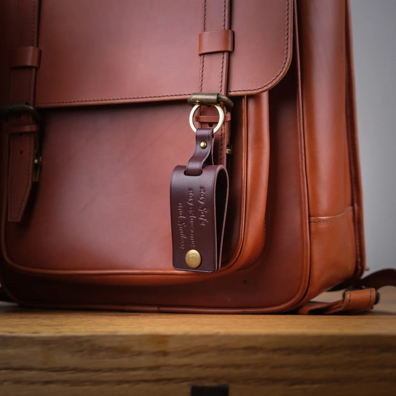 Ảnh Studio keychain - KOI Leather