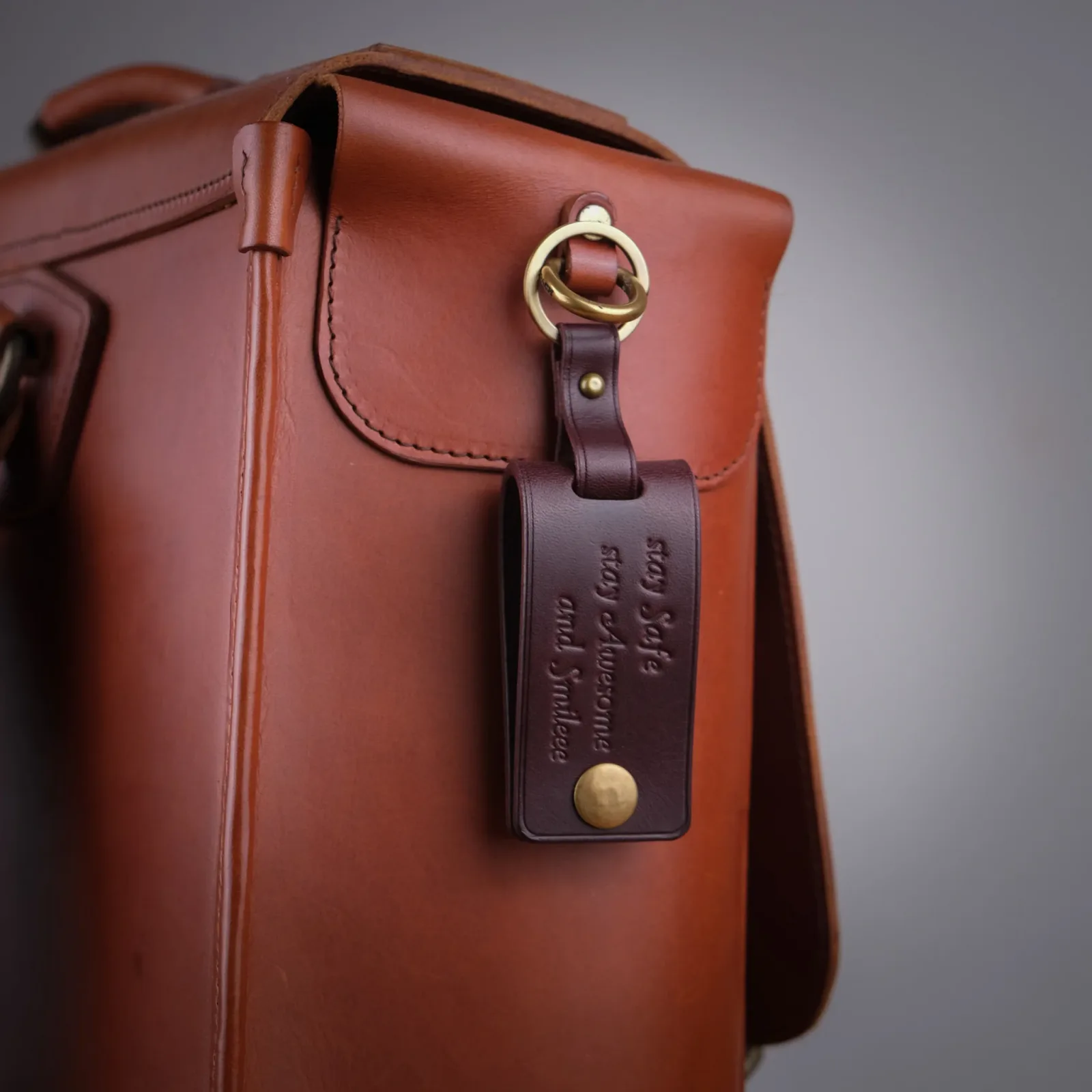 Ảnh Studio keychain - KOI Leather