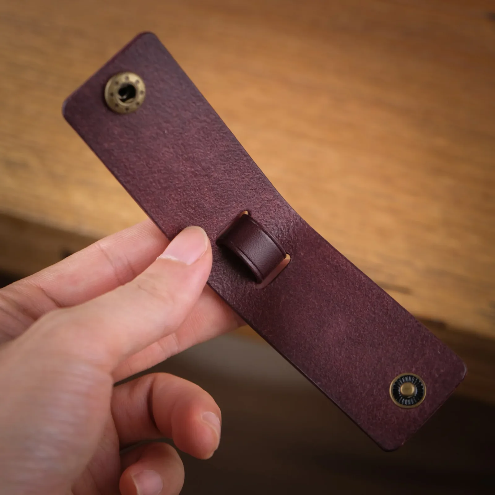 Ảnh Studio keychain - KOI Leather