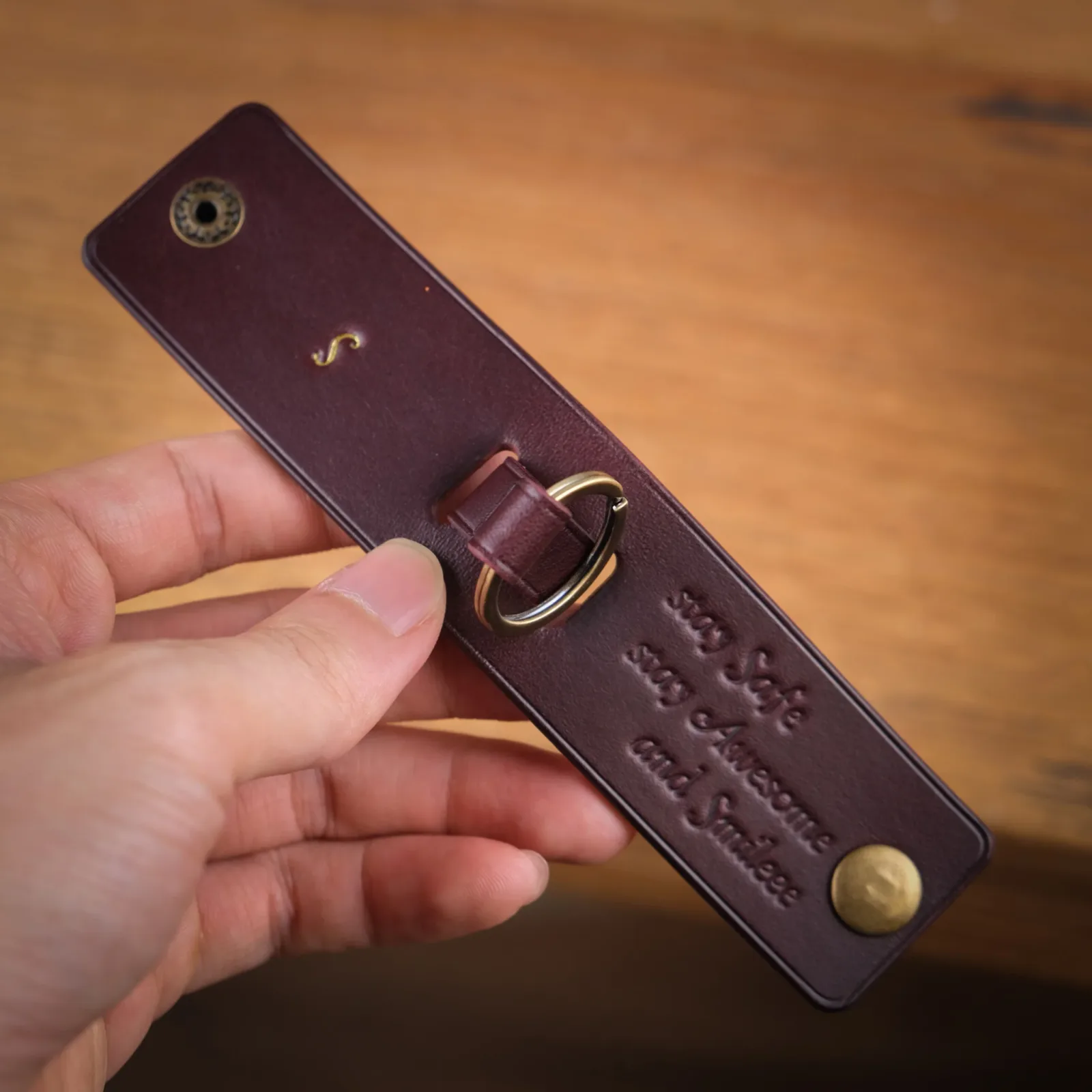 Ảnh Studio keychain - KOI Leather