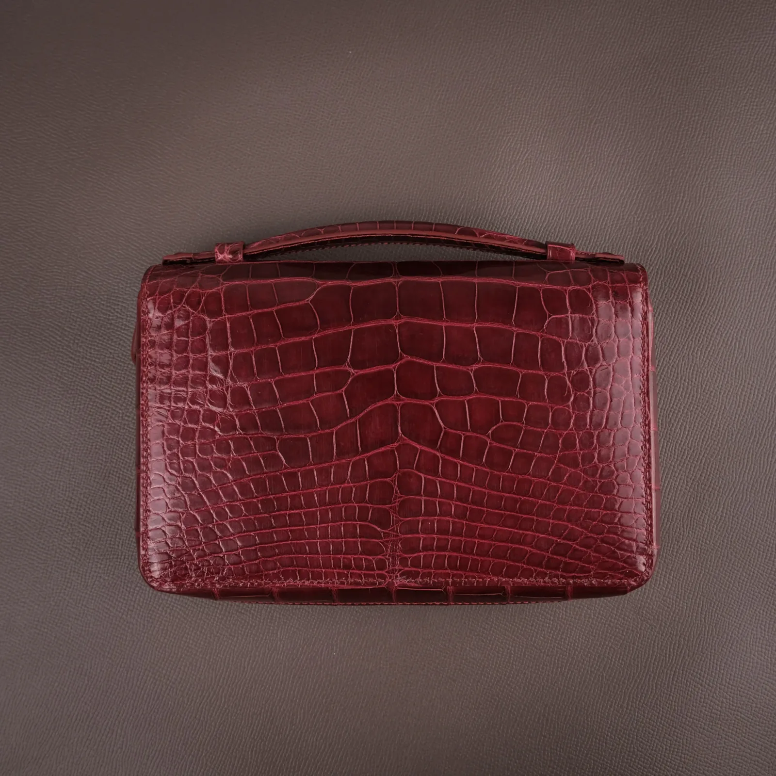 Ảnh Studio Clutch - Koi Leather