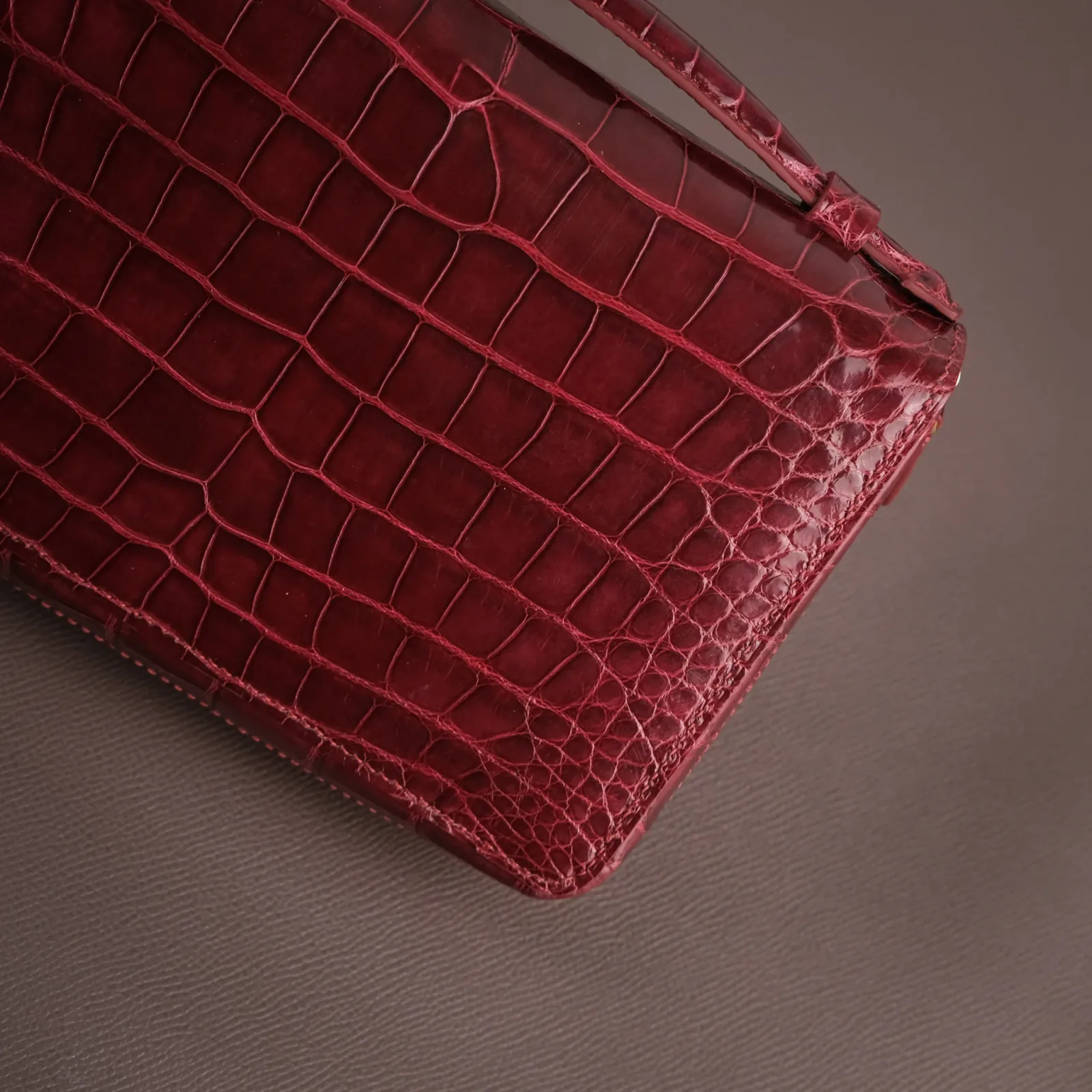 Ảnh Studio Clutch - Koi Leather