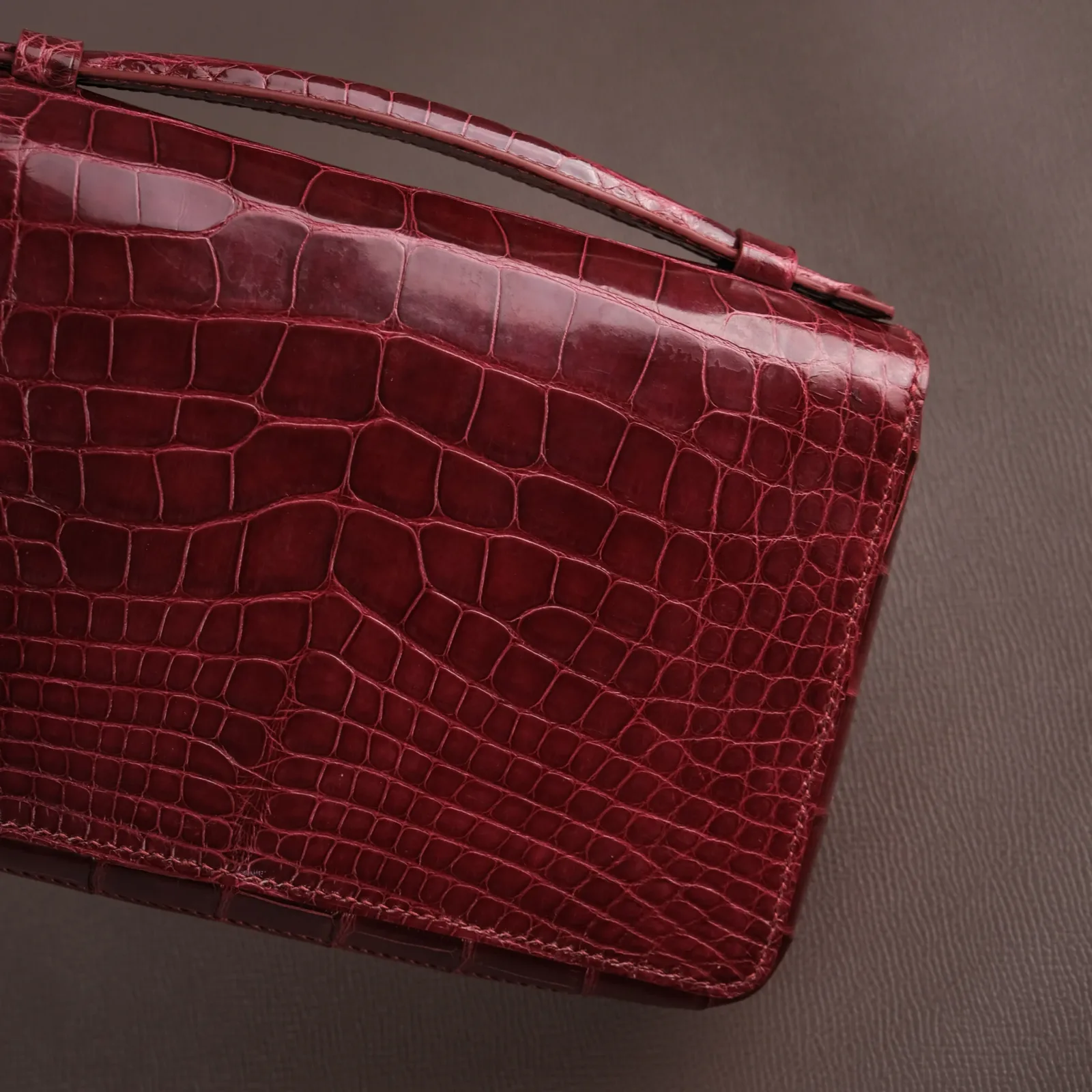 Ảnh Studio Clutch - Koi Leather