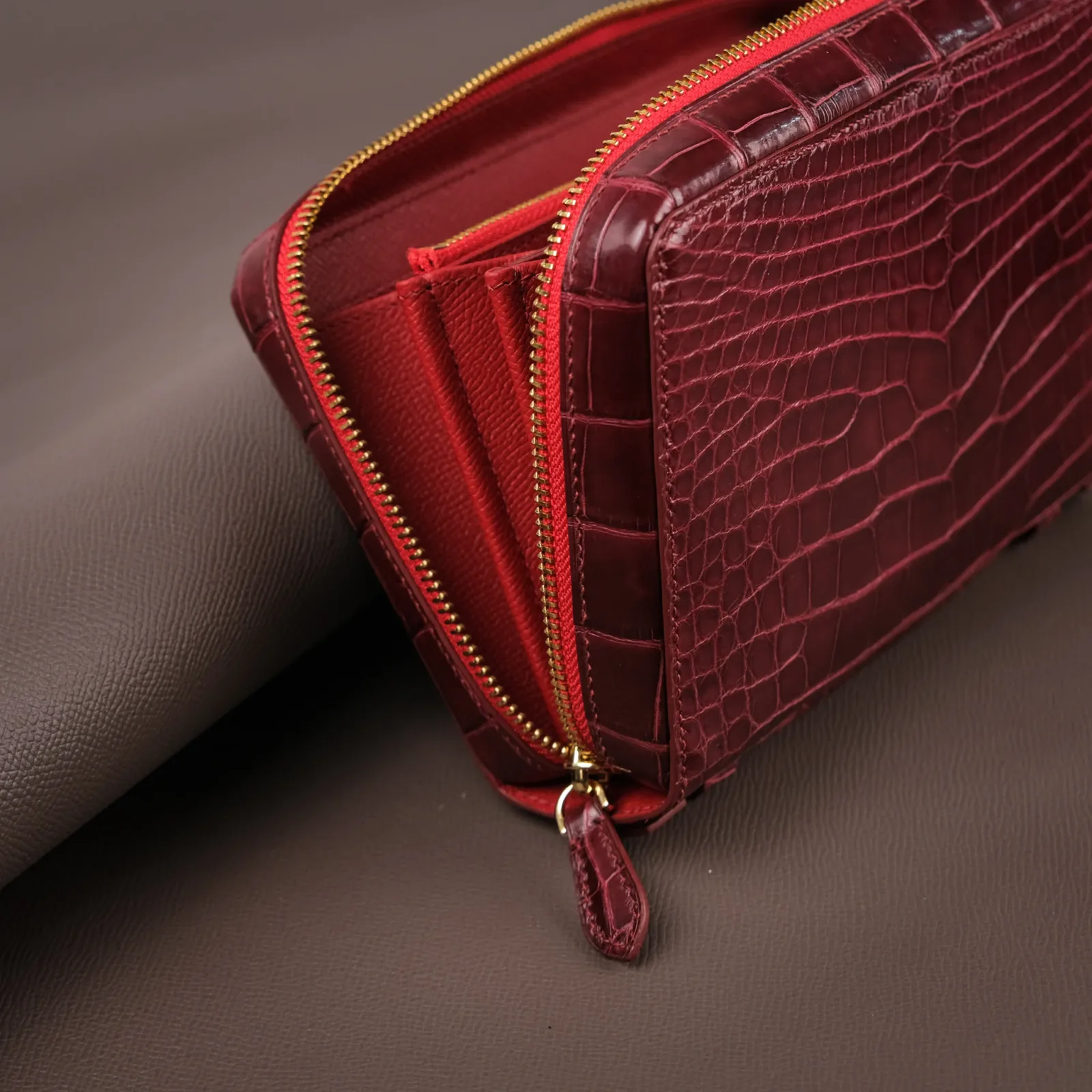 Ảnh Studio Clutch - Koi Leather