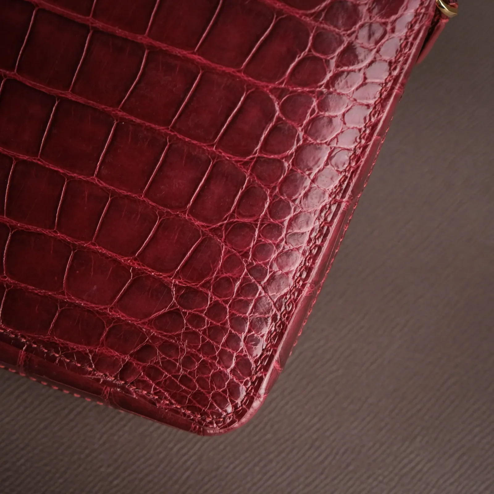 Ảnh Studio Clutch - Koi Leather