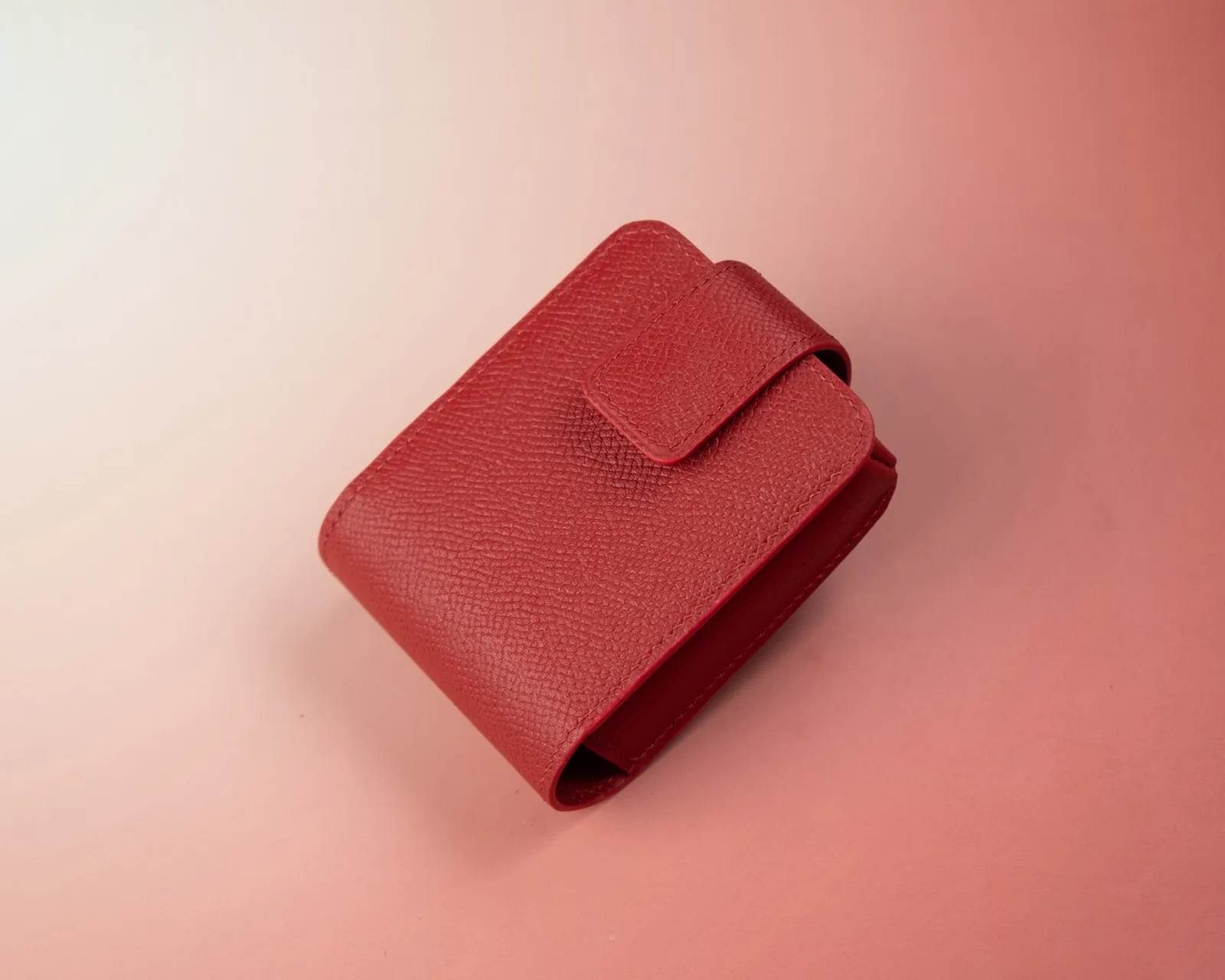 Ảnh Studio Hộp đựng son da Epsom màu đỏ kèm gương - Koi Leather