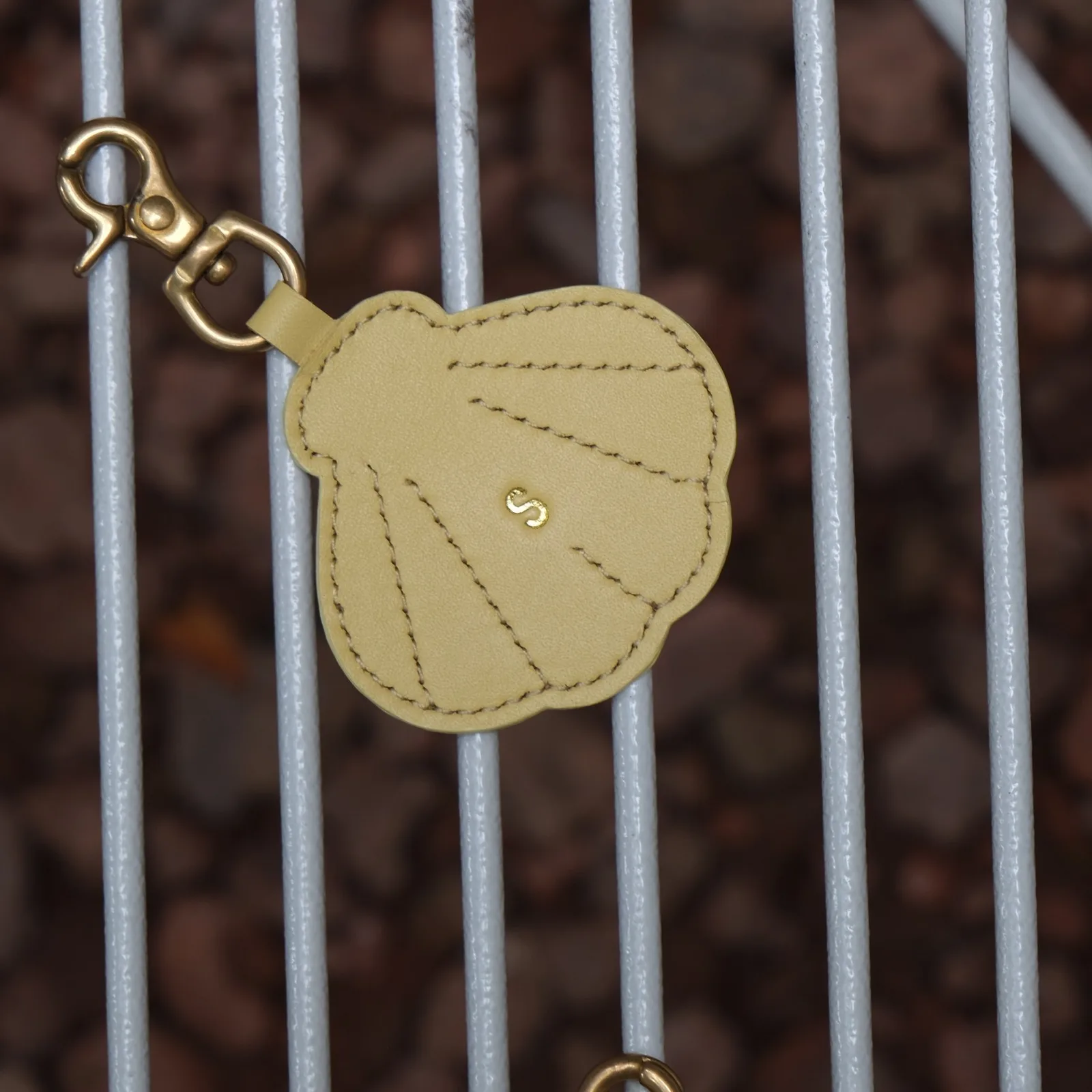 Ảnh Bộ charm da treo túi hình sò, cá ngựa và sao biển - Koi Leather