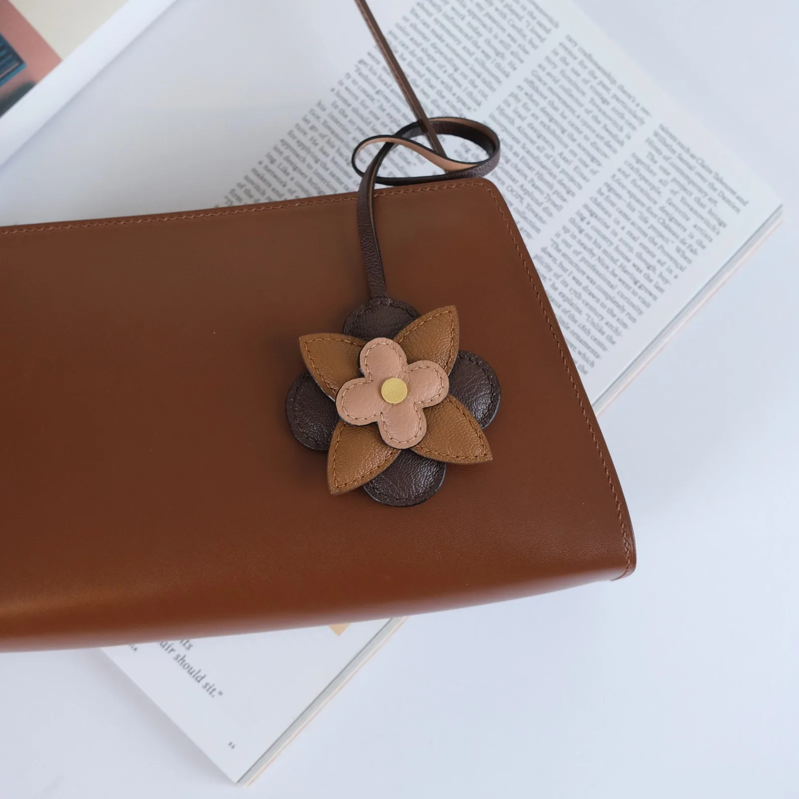 Ảnh Lifestyle Charm đeo túi da hình hoa phối màu nâu - Koi Leather