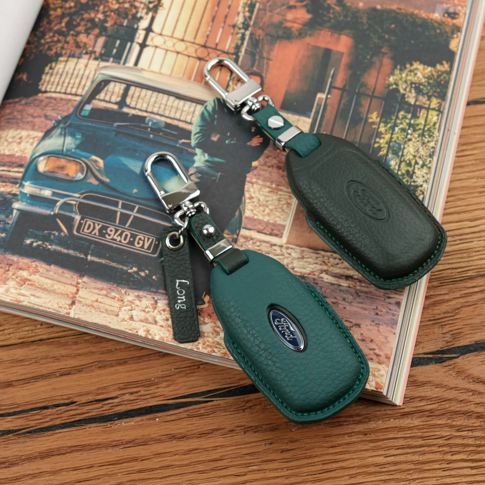 Ảnh Lifestyle Bọc chìa khóa ô tô Ford da Togo xanh Malachite - Koi Leather