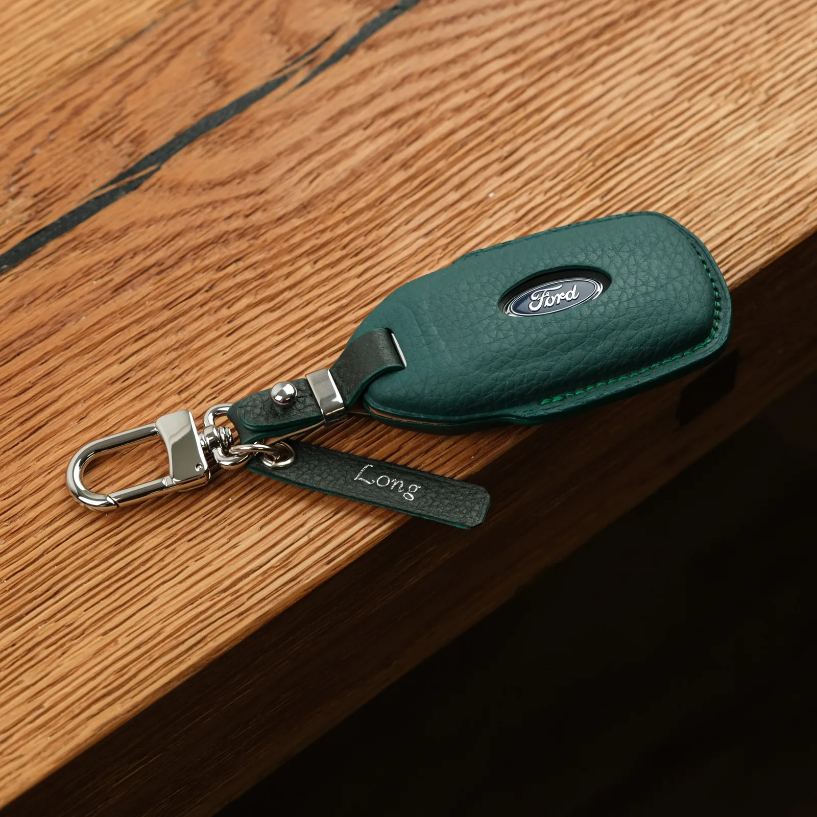 Ảnh Lifestyle Bọc chìa khóa ô tô Ford da Togo xanh Malachite - Koi Leather