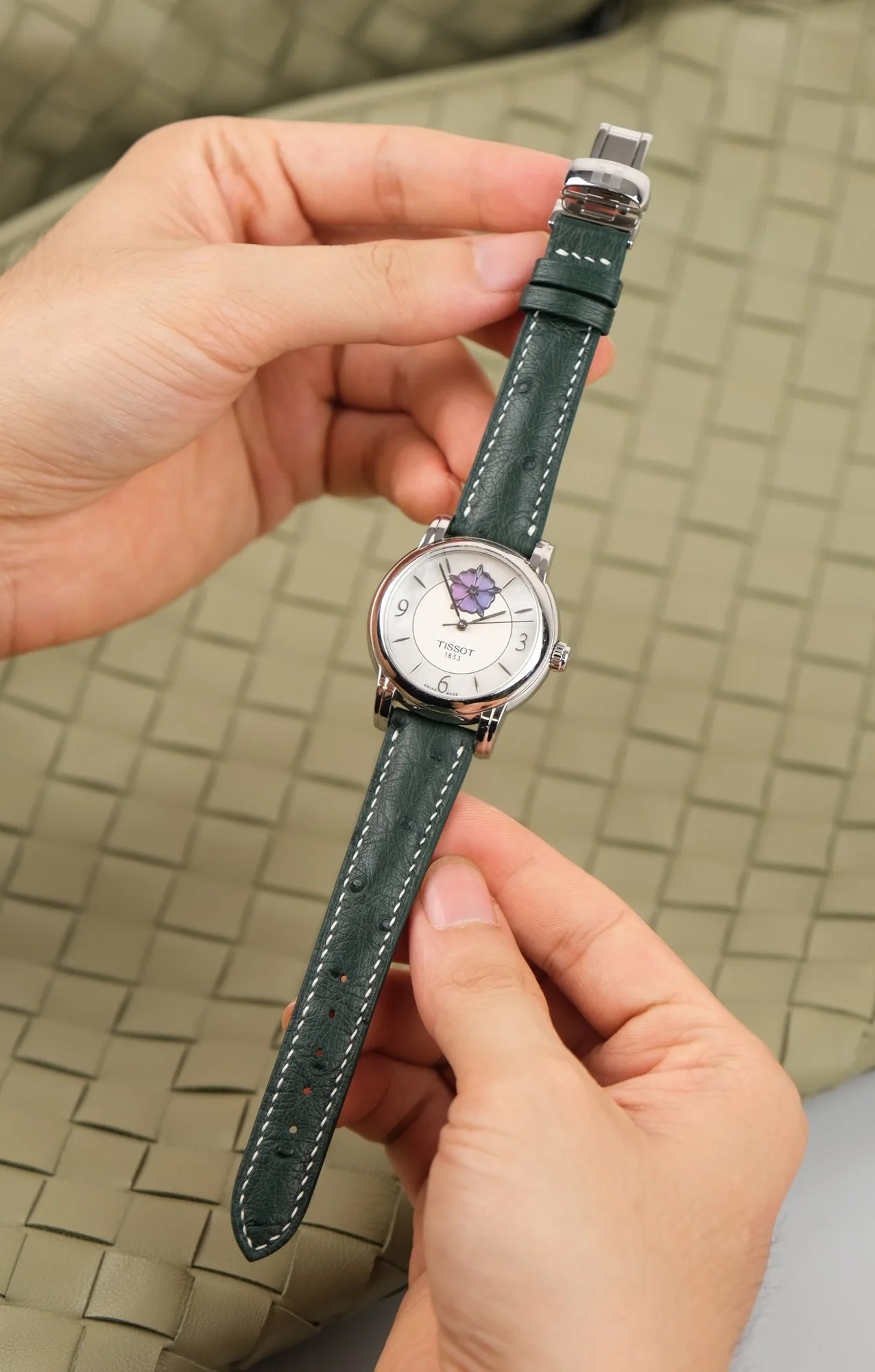 Ảnh Studio Dây đồng hồ da đà điểu xanh lá cho Tissot 1853 - Koi Leather