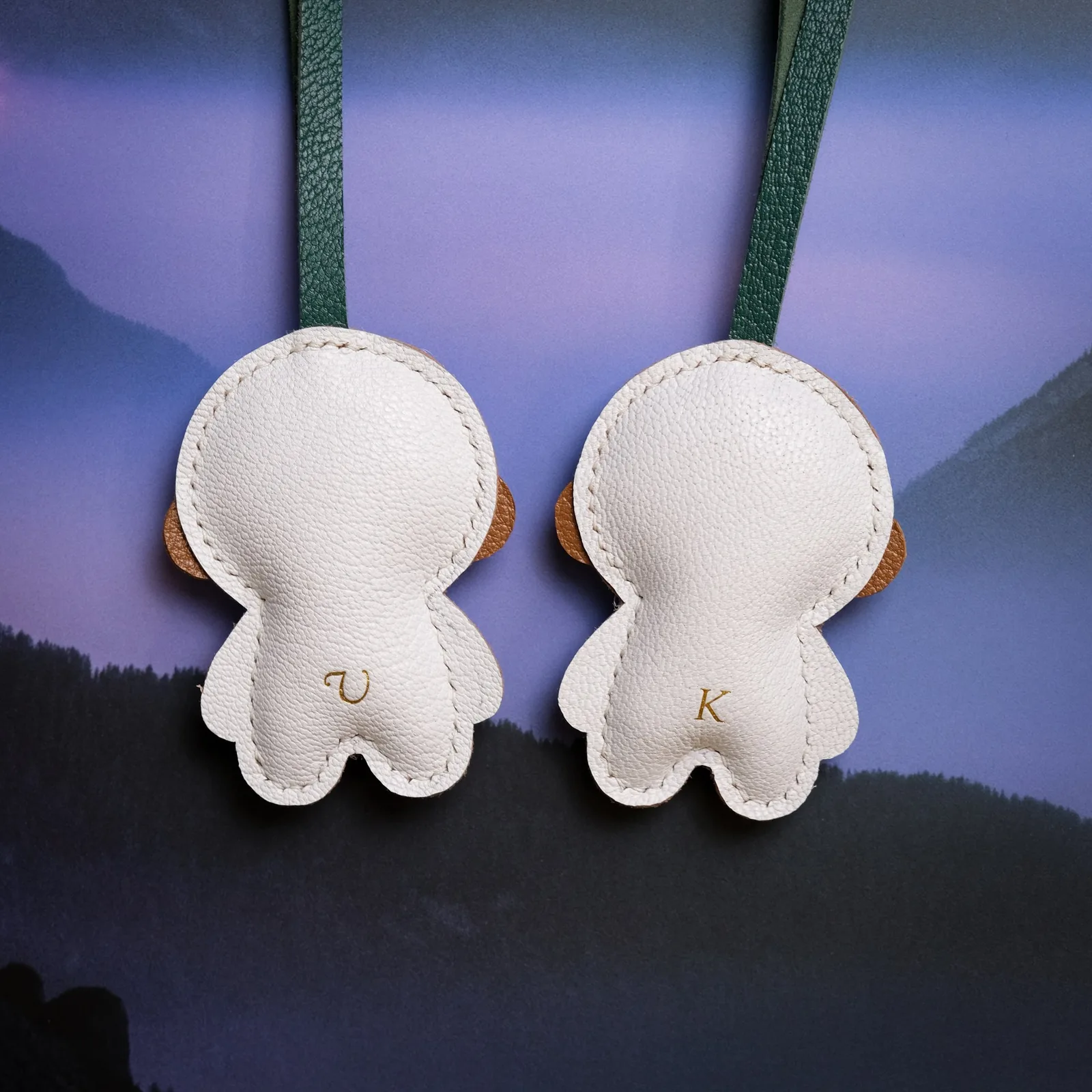 Ảnh Charm đeo túi da bò hình phi hành gia phối màu xanh trắng - Koi Leather