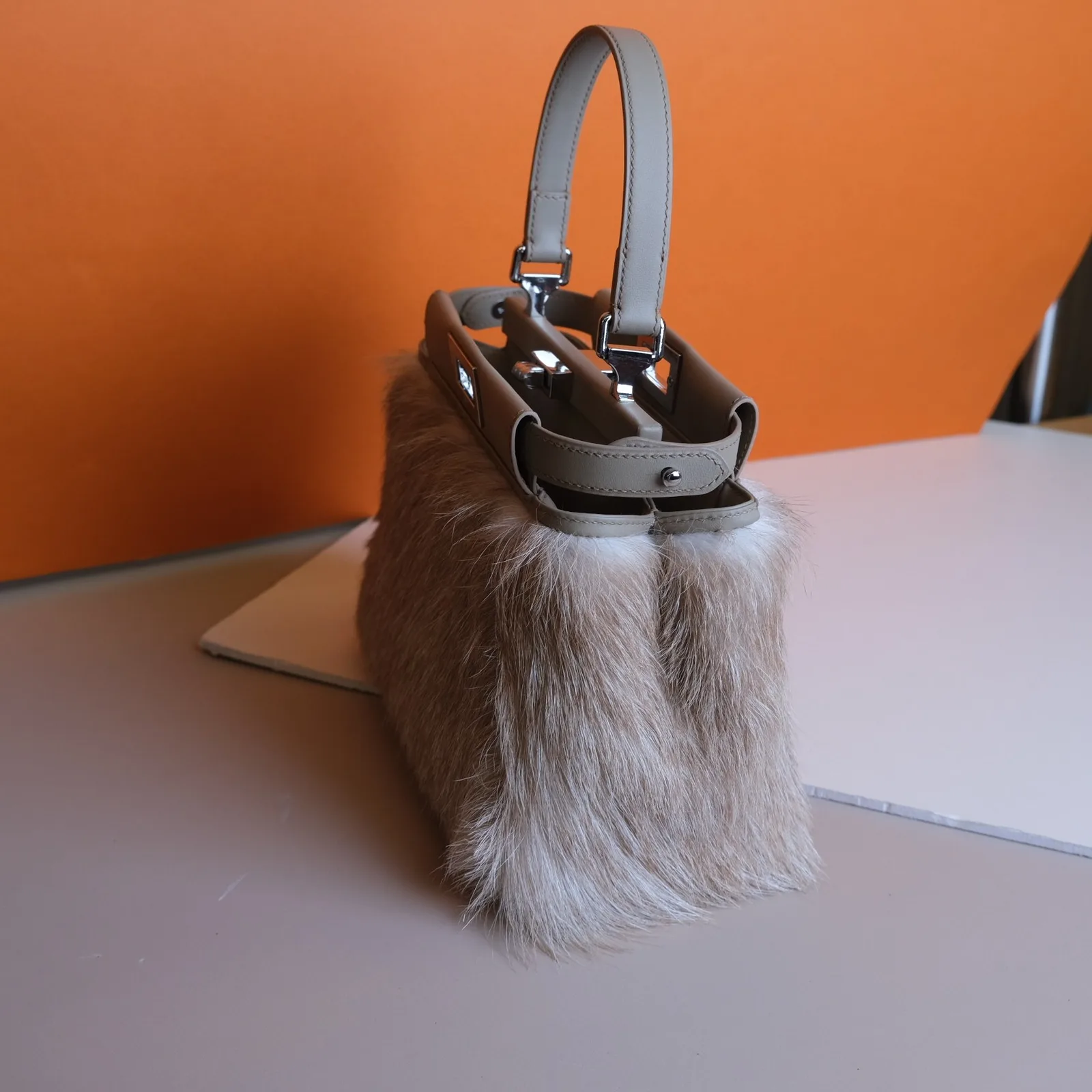 Ảnh Studio Áo bọc túi xách da bò nguyên lông màu be xám - Koi Leather