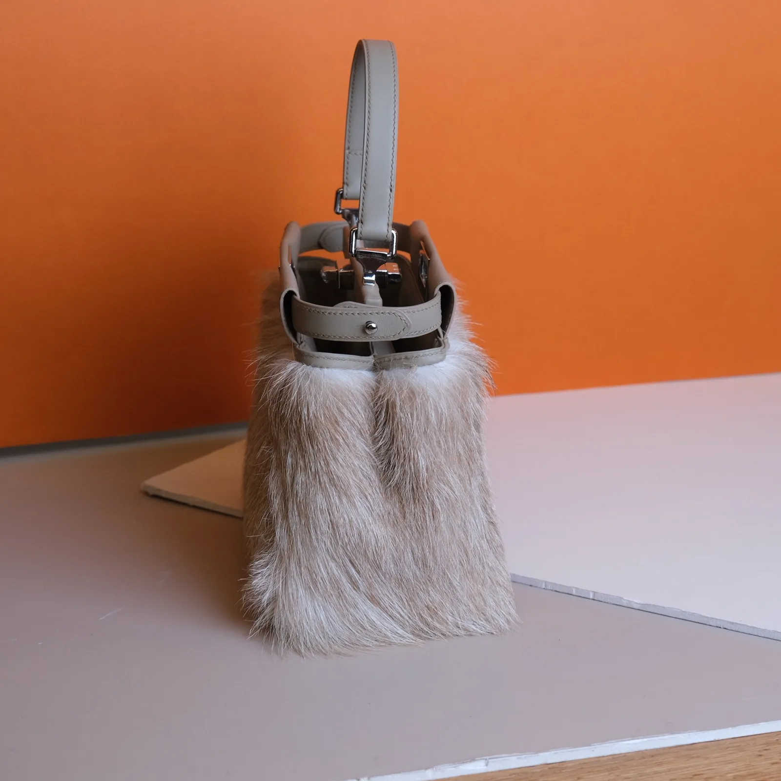 Ảnh Studio Áo bọc túi xách da bò nguyên lông màu be xám - Koi Leather
