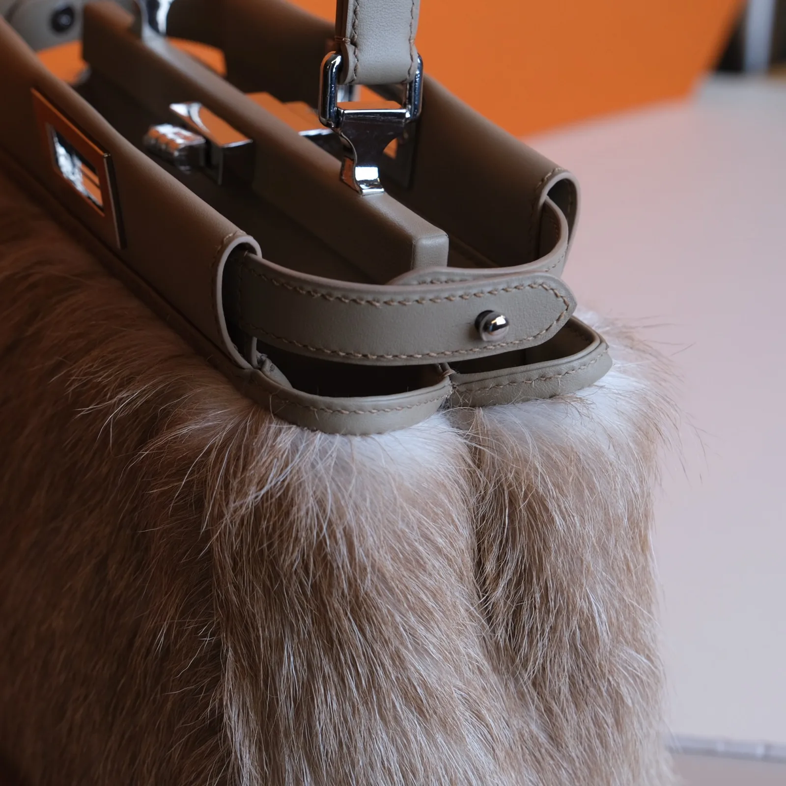 Ảnh Studio Áo bọc túi xách da bò nguyên lông màu be xám - Koi Leather